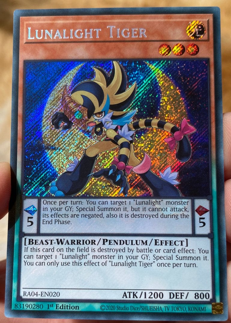 Yu-Gi-Oh! Lunalight Tiger RA04 1st Edition !, Hobby en Vrije tijd, Verzamelkaartspellen | Yu-gi-Oh!, Ophalen of Verzenden, Zo goed als nieuw