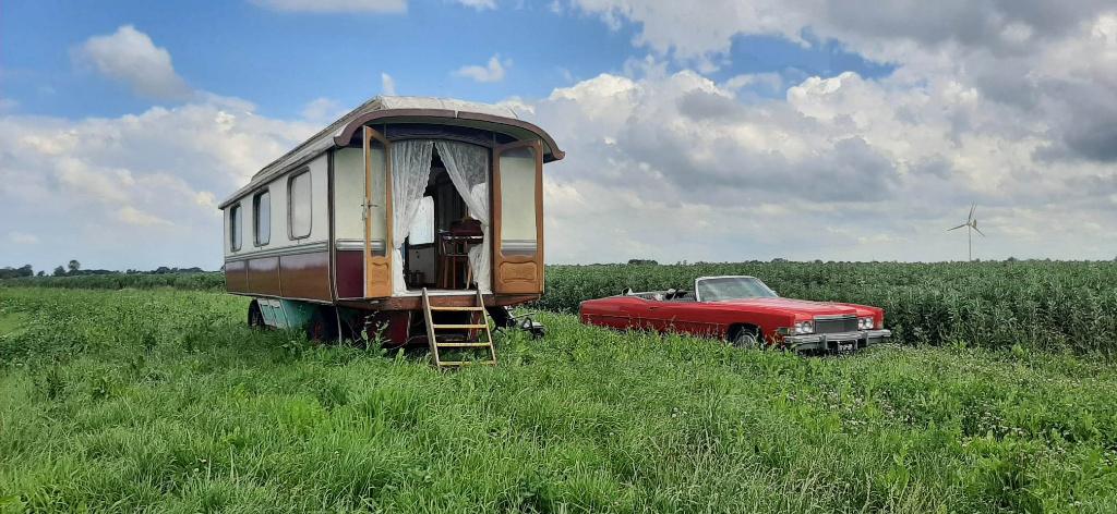 Authentieke woonwagen op mooie plek aan het water 1á 2 pers., Oudwoude, Overige soorten, Direct bij eigenaar, 3 kamers