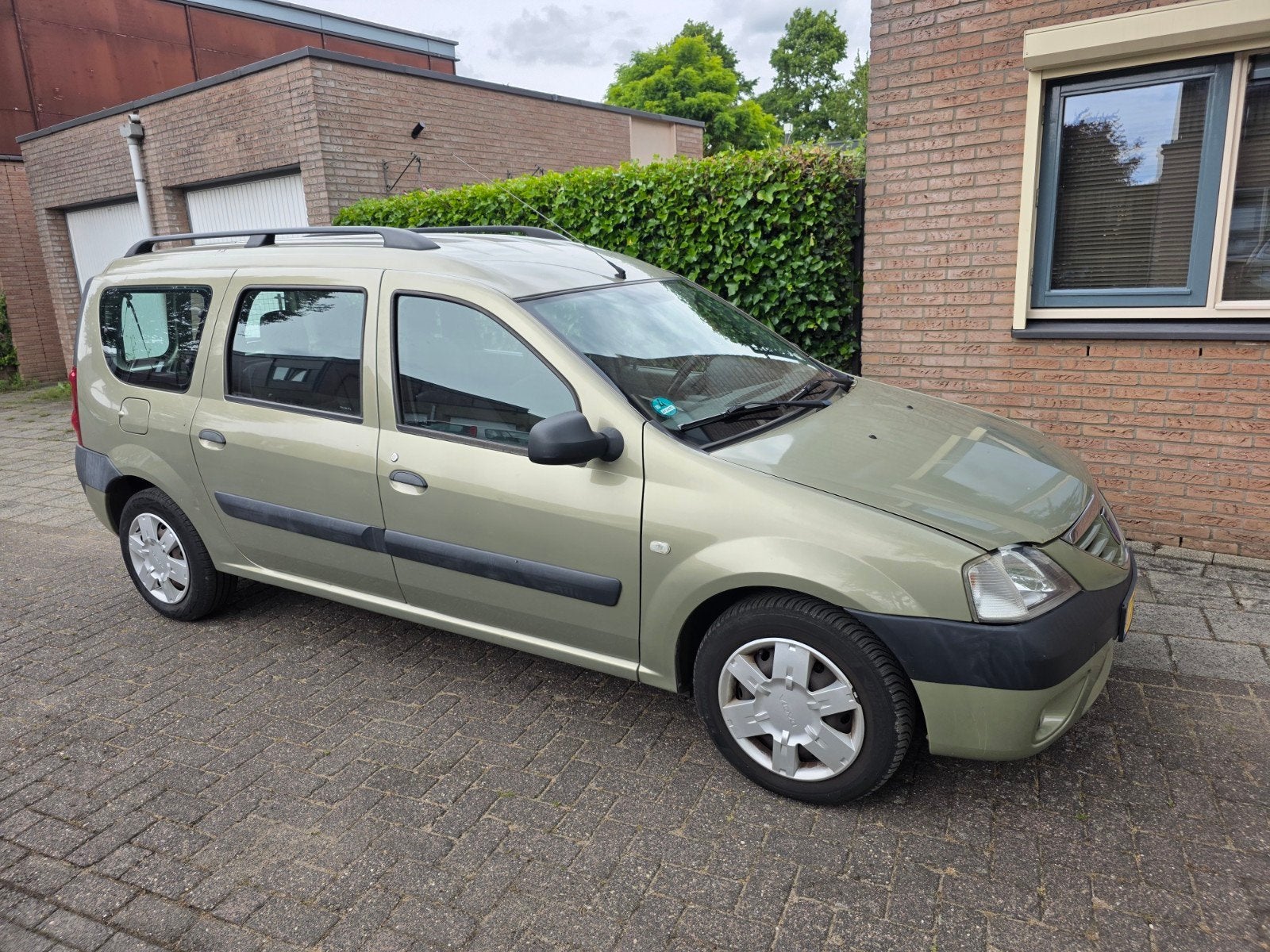 Dacia Logan MCV, Lauréate. 7 persoons, Auto's, Voorwielaandrijving, Stof, Beige, 4 cilinders
