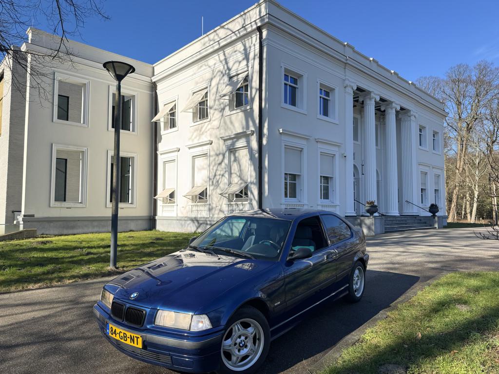 BMW 3 Serie 316i 1.9 AUT E36 COMPACT 9.000 KM P/JR !, Auto's, Oldtimers, Automaat, Achterwielaandrijving, Metallic lak, Blauw