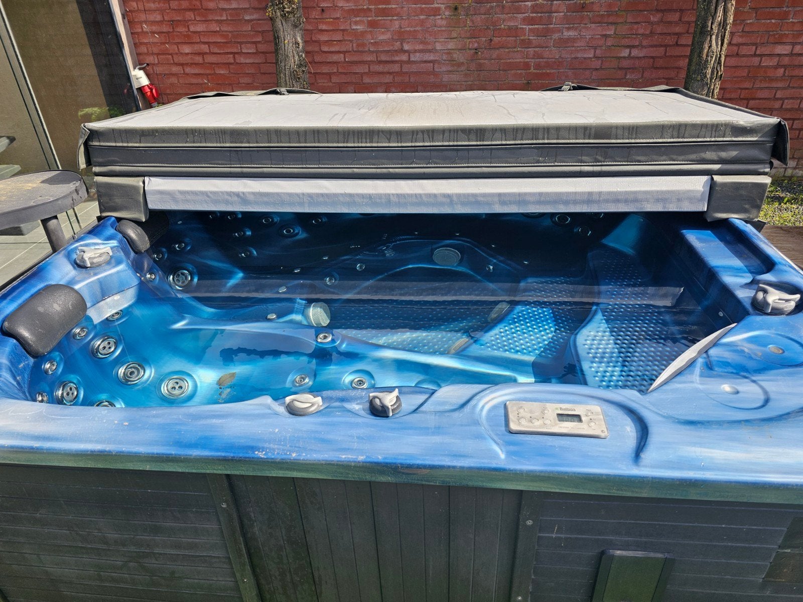 Gebruikte Jacuzzi met isolatie deksel- Goede Staat, Tuin en Terras, Bubbelbaden en Hottubs, Ophalen, Gebruikt, Afdekzeil, Vast