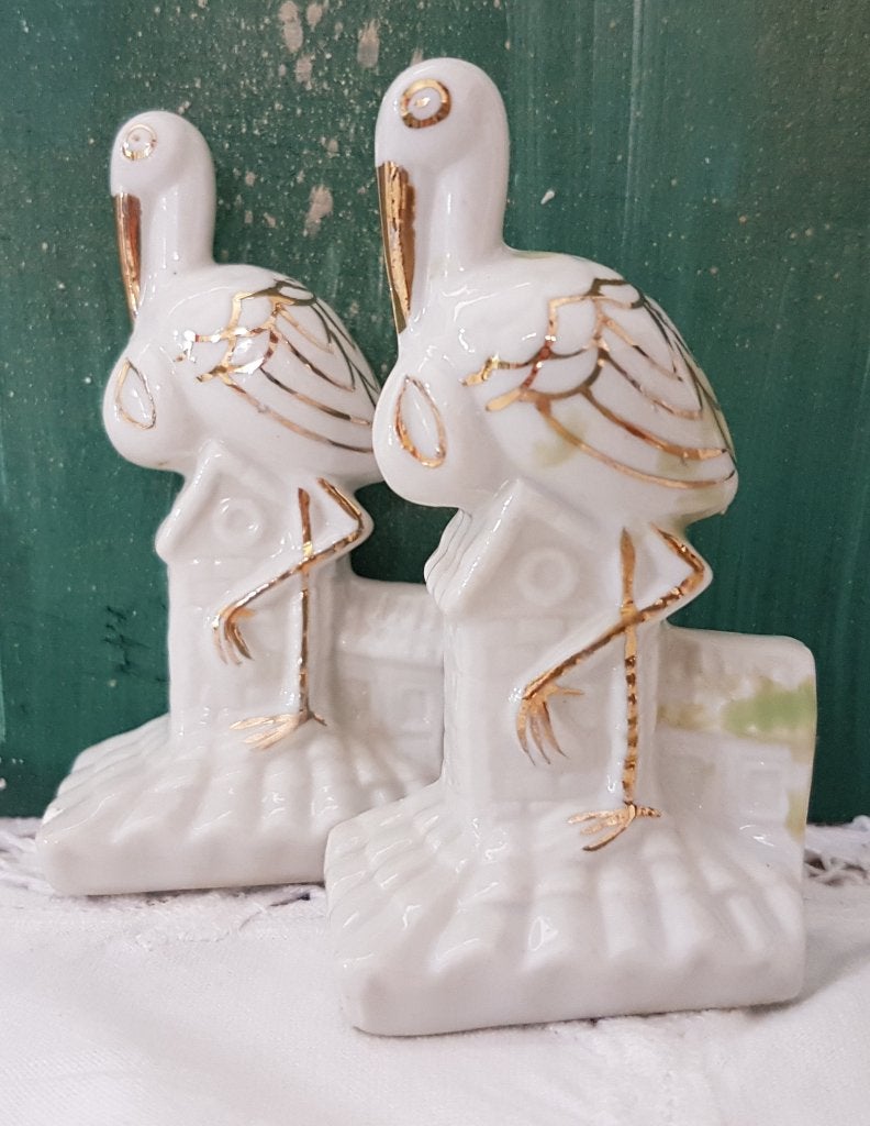 Oude beeldjes Ooievaar op het dak, taarttopper, Antiek en Kunst, Ophalen of Verzenden