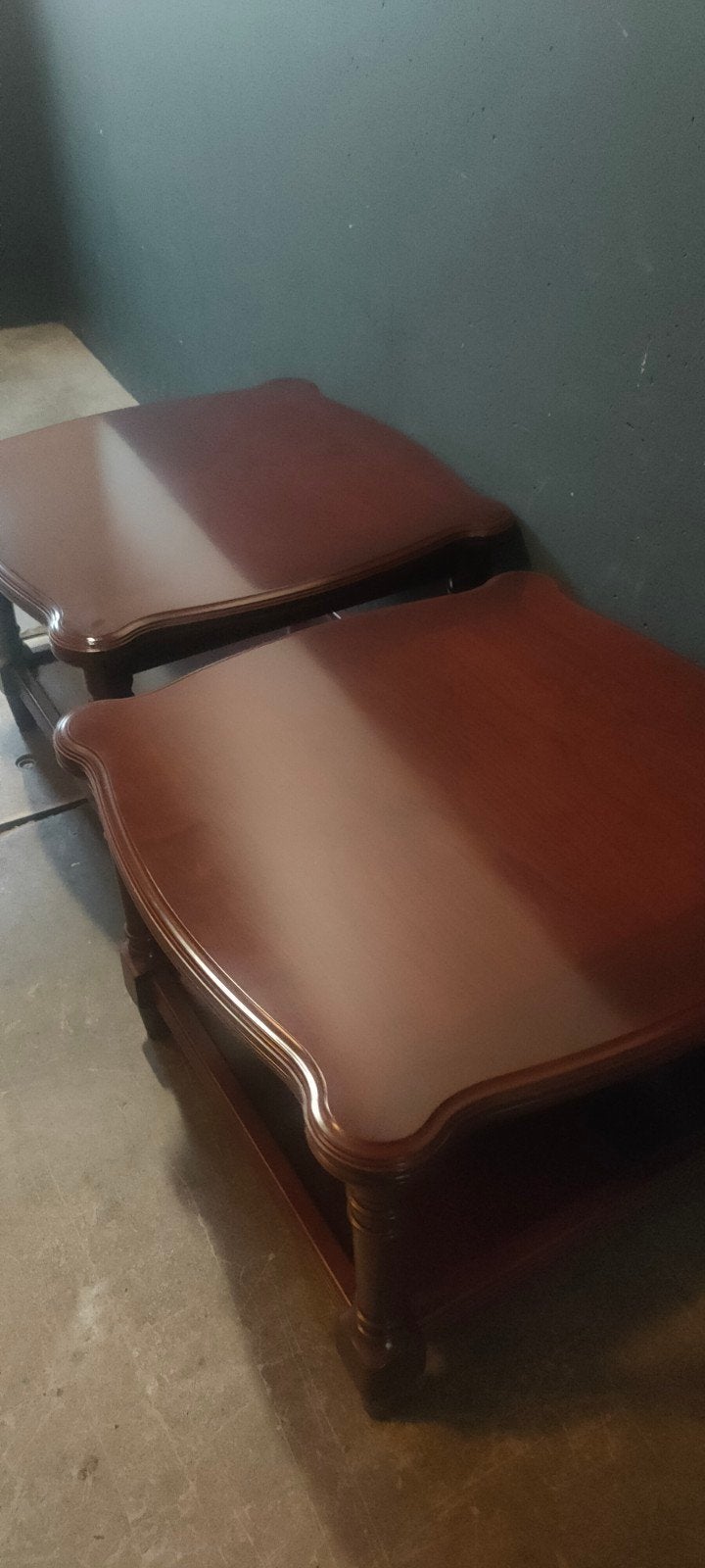 2 Tafels Art Deco Bijzettafels kersenhout, Ophalen