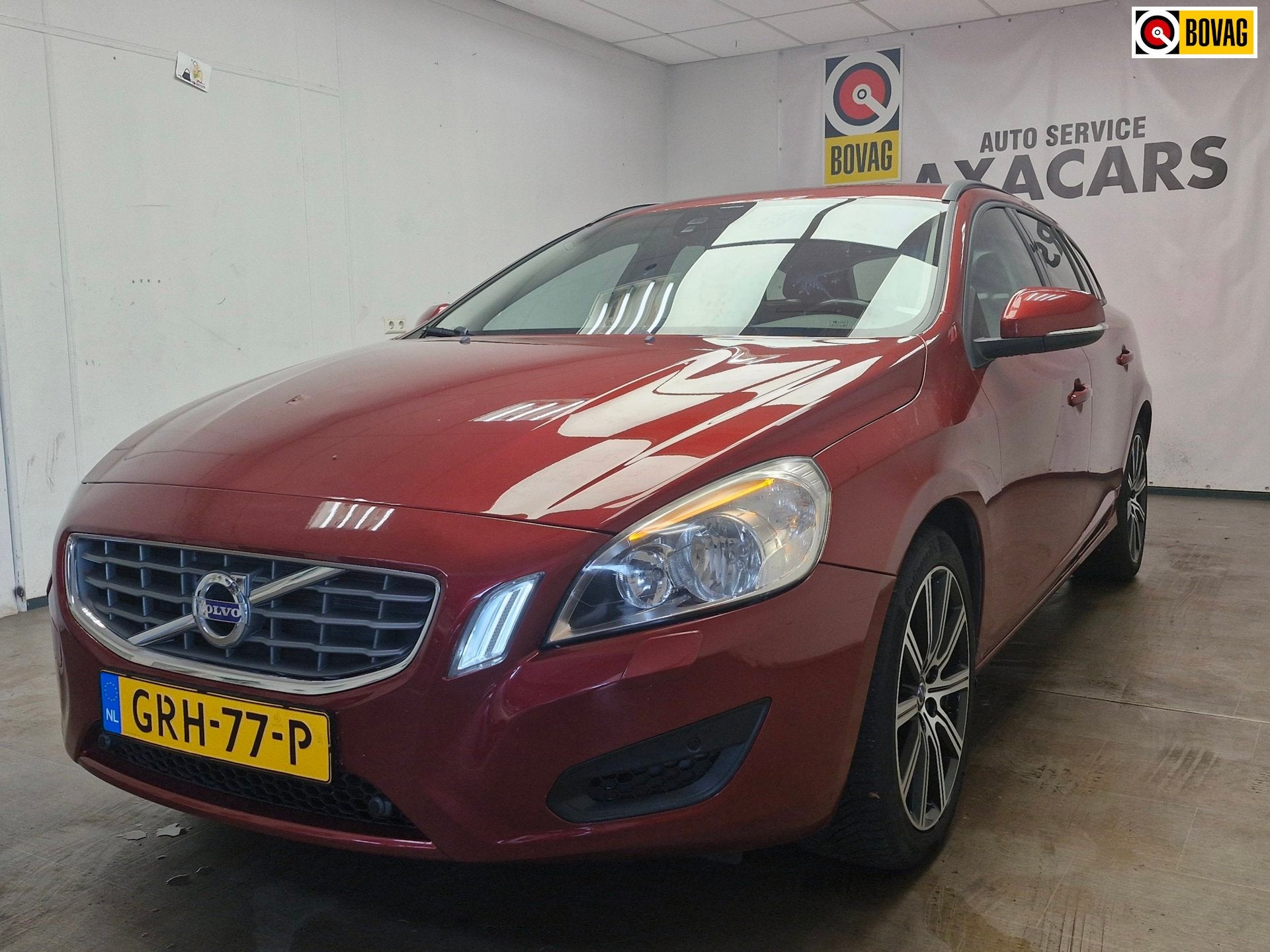 Volvo V60 1.6 T3 Summum AIRCO ! APK ! VOL OPTIES !, Voorwielaandrijving, Gebruikt, 4 cilinders, 150 pk