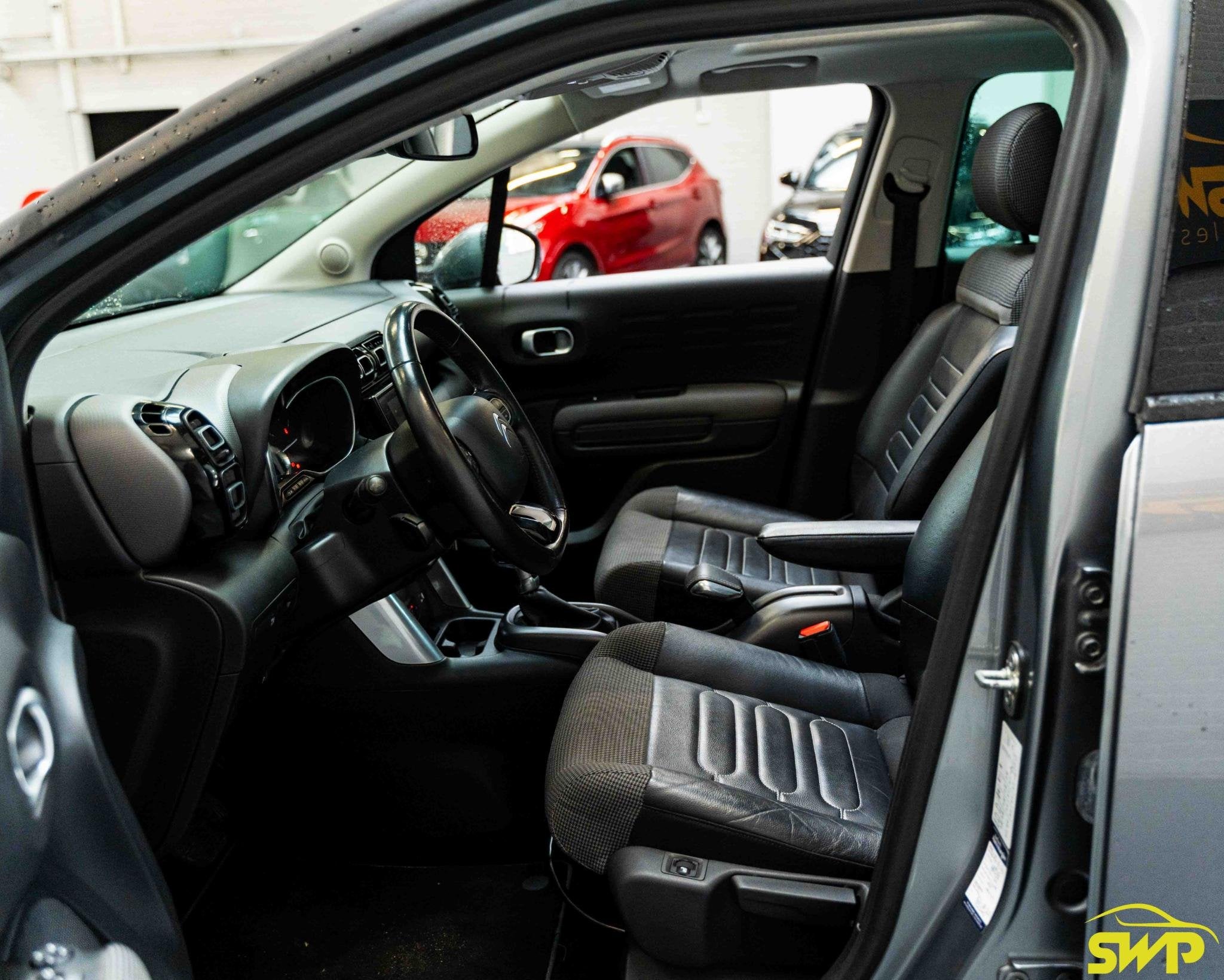 Citroen C3 Aircross 1.2 PureTech S&S Shine | Pano | Trekhaak, Auto's, Gebruikt, Euro 6, Leder en Stof, 3 cilinders