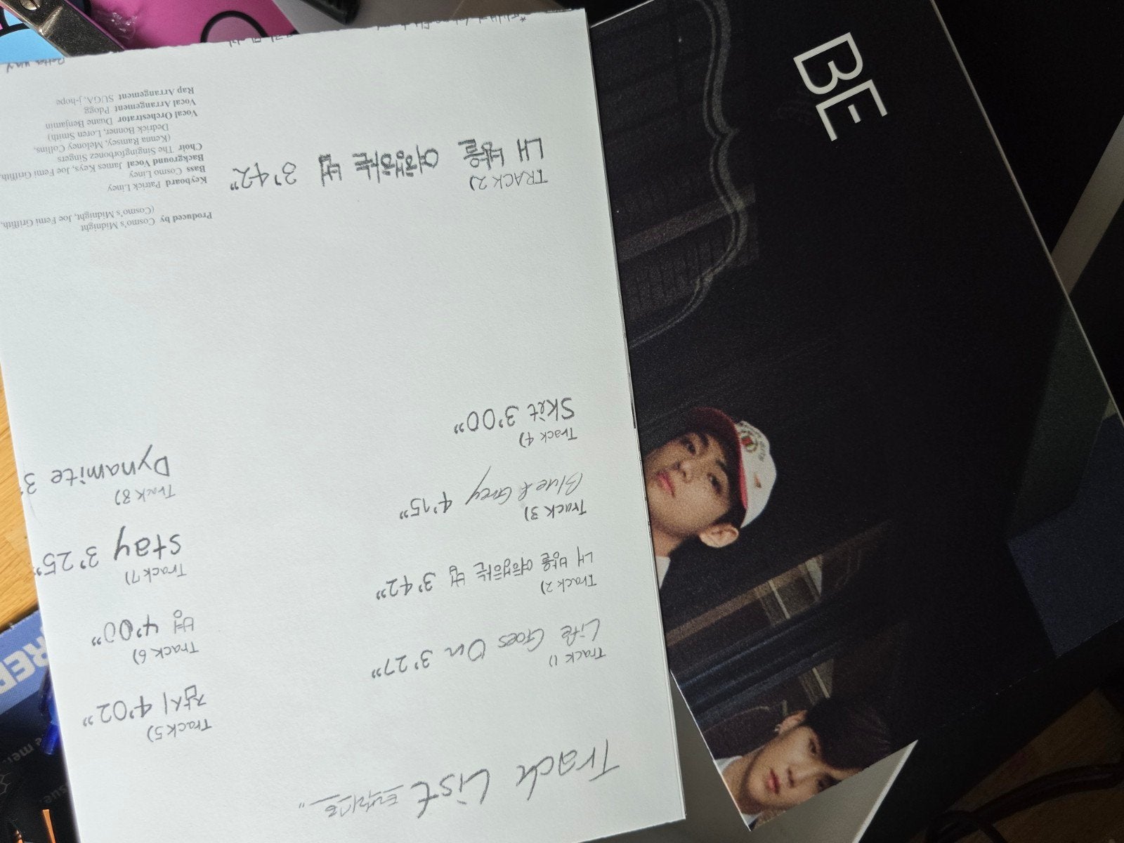 Foto 4 van BTS BE Essential Edition K-Pop CD Album met Extra's