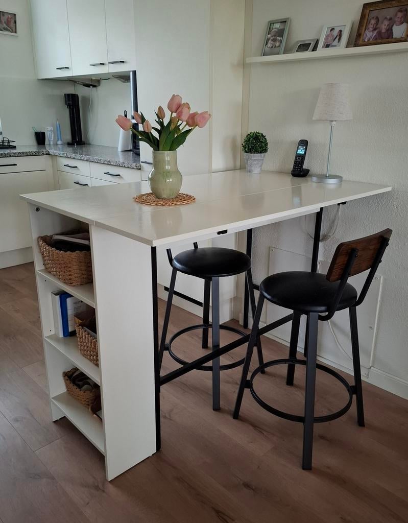 Erg leuke bartafel-set.  Keurige staat!, Ophalen, Zo goed als nieuw, Inclusief barstoelen