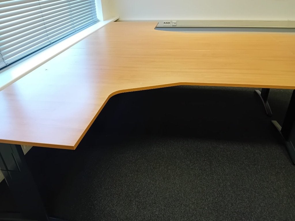 Robuuste Industriële Kantoorbureaus met Vergaderaanbouw, Huis en Inrichting, Ophalen, Gebruikt, 228 cm, Hoekbureau
