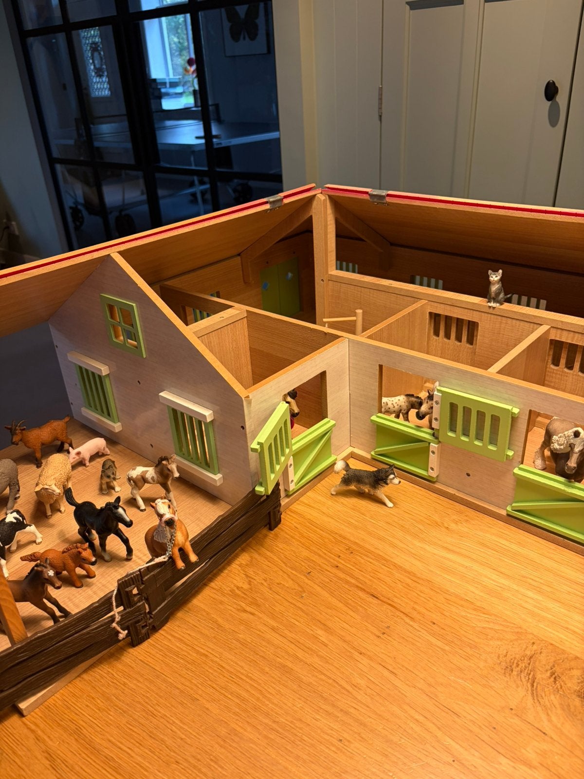 Schleich paarden stal +paarden, Ophalen, Zo goed als nieuw