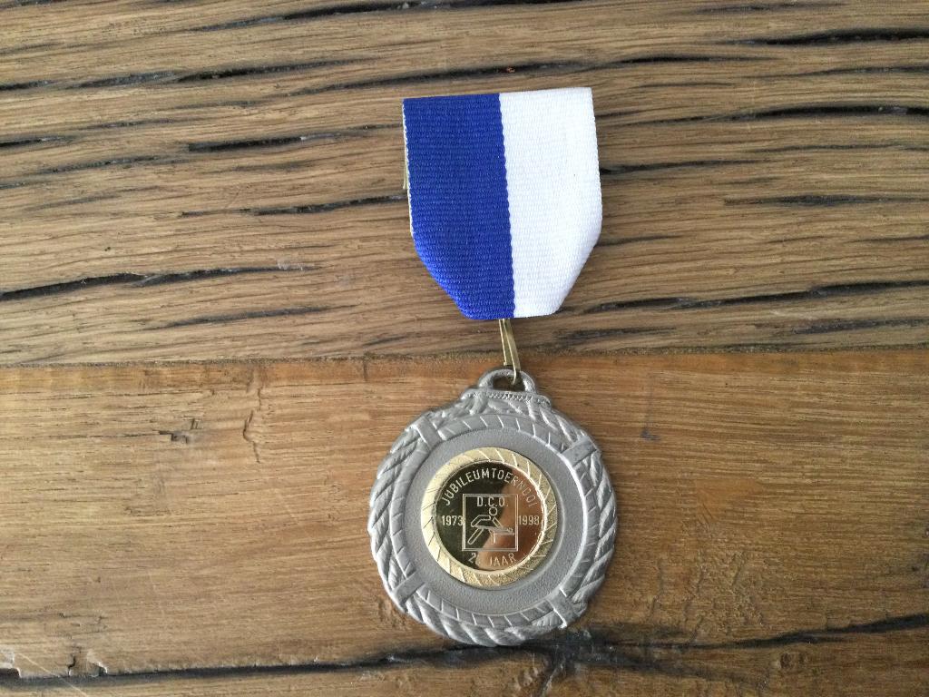Medaille Biljart vereniging D C O, Ophalen of Verzenden, Overige materialen, Nederland