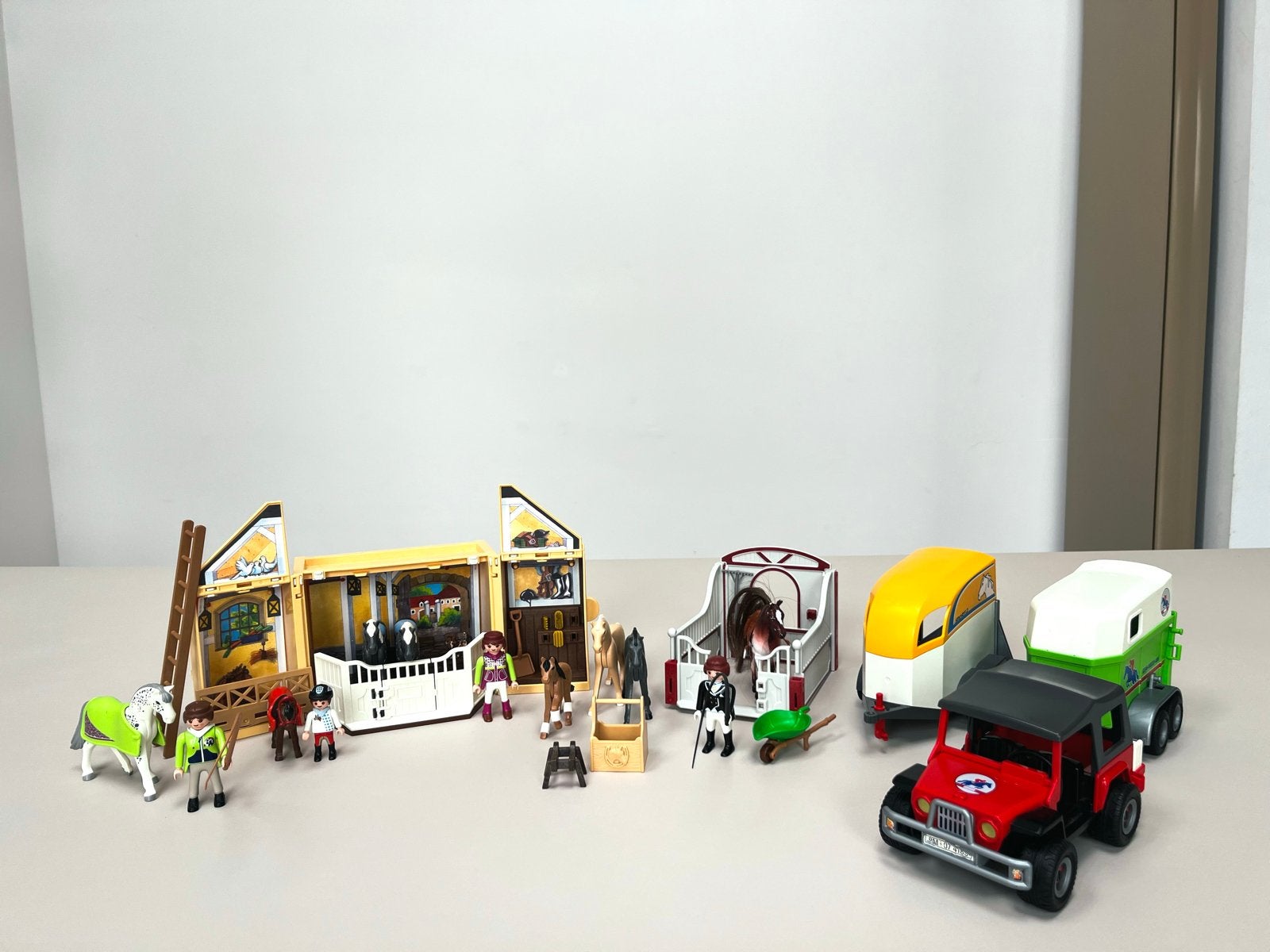 Playmobil Paarden Manege en Stallen Set met Voertuigen, Gebruikt, Gebouw, Complete set, Ophalen of Verzenden