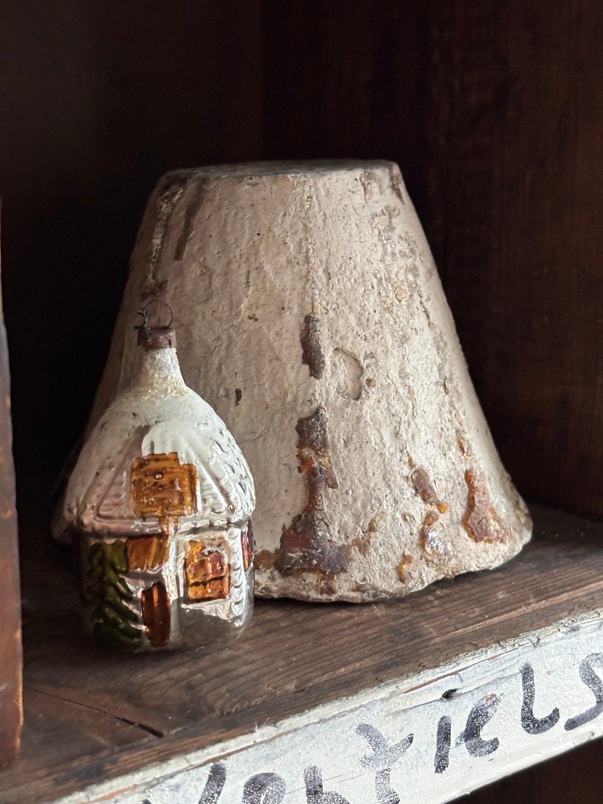 Oude kerstbal ~ huisje ~ brocante kerst, Diversen, Ophalen of Verzenden, Gebruikt