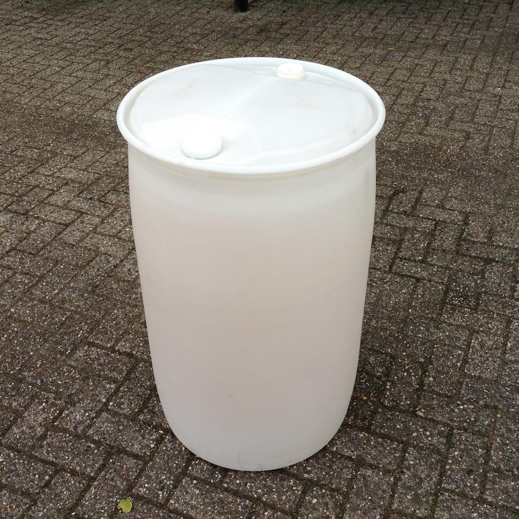 Mooie witte ton met niveau indicatie, Tuin en Terras, Regentonnen, 150 liter of meer, Ophalen of Verzenden, Zo goed als nieuw