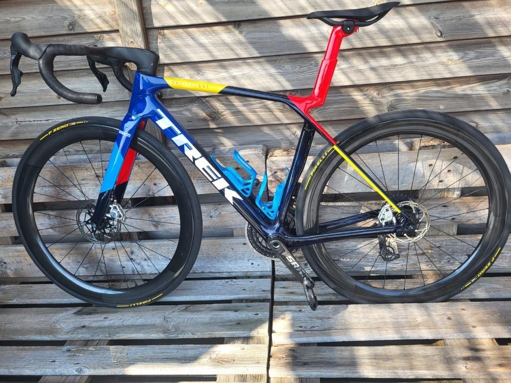 2025 Trek madone Slr segafredo maar 54, Carbon, Zo goed als nieuw, Meer dan 20 versnellingen, 53 tot 57 cm
