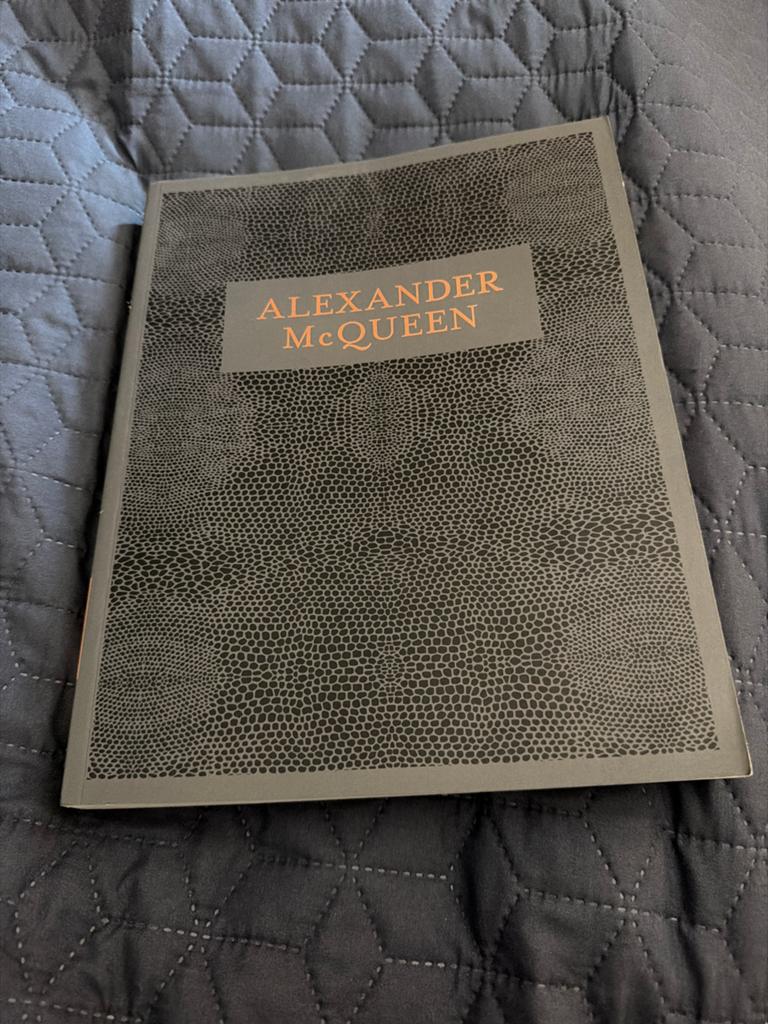 Alexander McQueen tentoonstellingsboek V&A Museum, Ophalen of Verzenden, Zo goed als nieuw, Overige onderwerpen