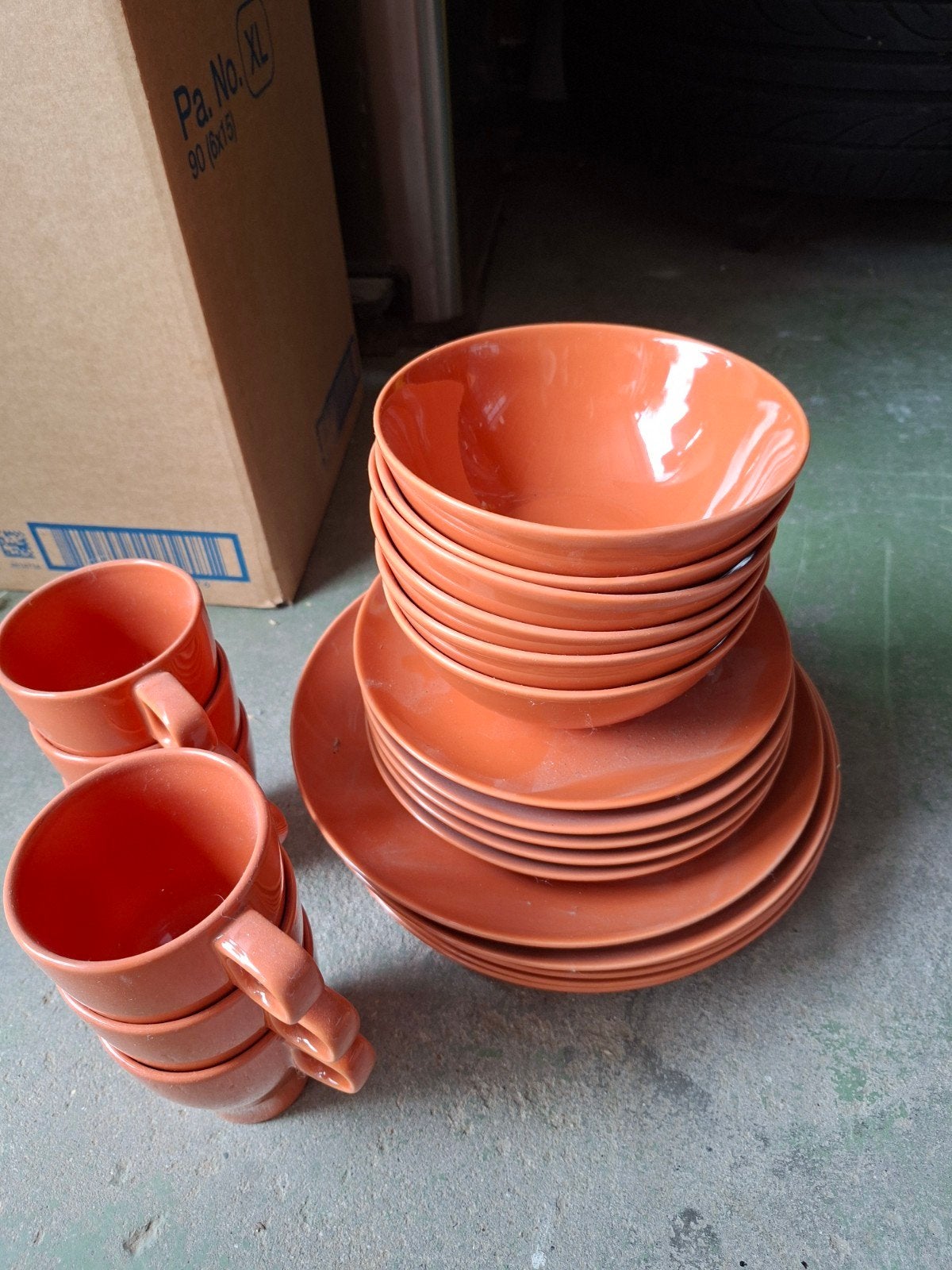 Ikea Terracotta Servies Set: Borden, Kommen en Mokken, Ophalen, Zo goed als nieuw, IKEA, Compleet servies