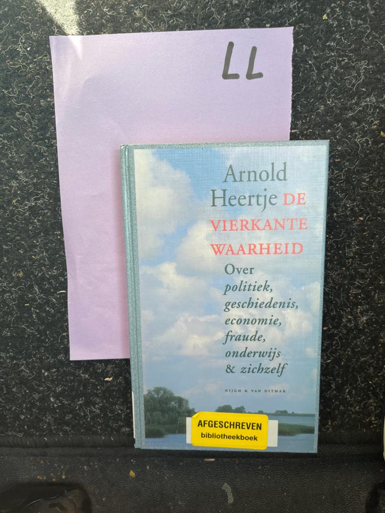 Arnold Heertje - De Vierkante Waarheid (Afgeschreven Bib.), Boeken, Ophalen of Verzenden, Zo goed als nieuw, Nederland