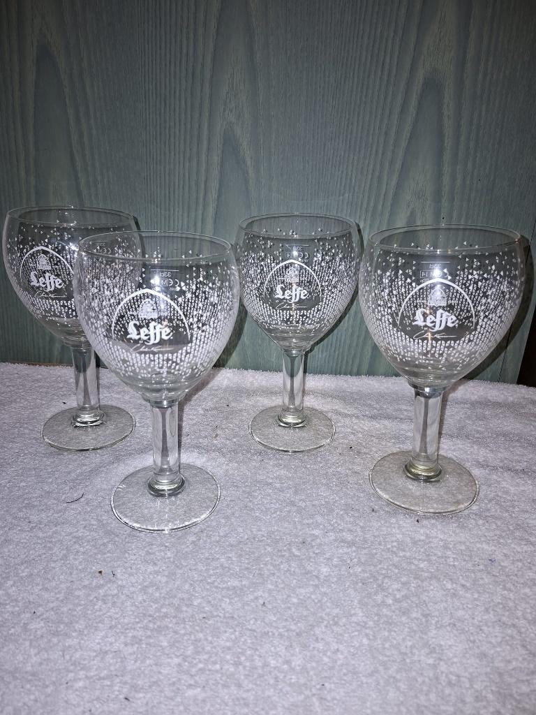 4 kristallen Leffe glazen, Verzamelen, Ophalen of Verzenden, Nieuw, Bierglas