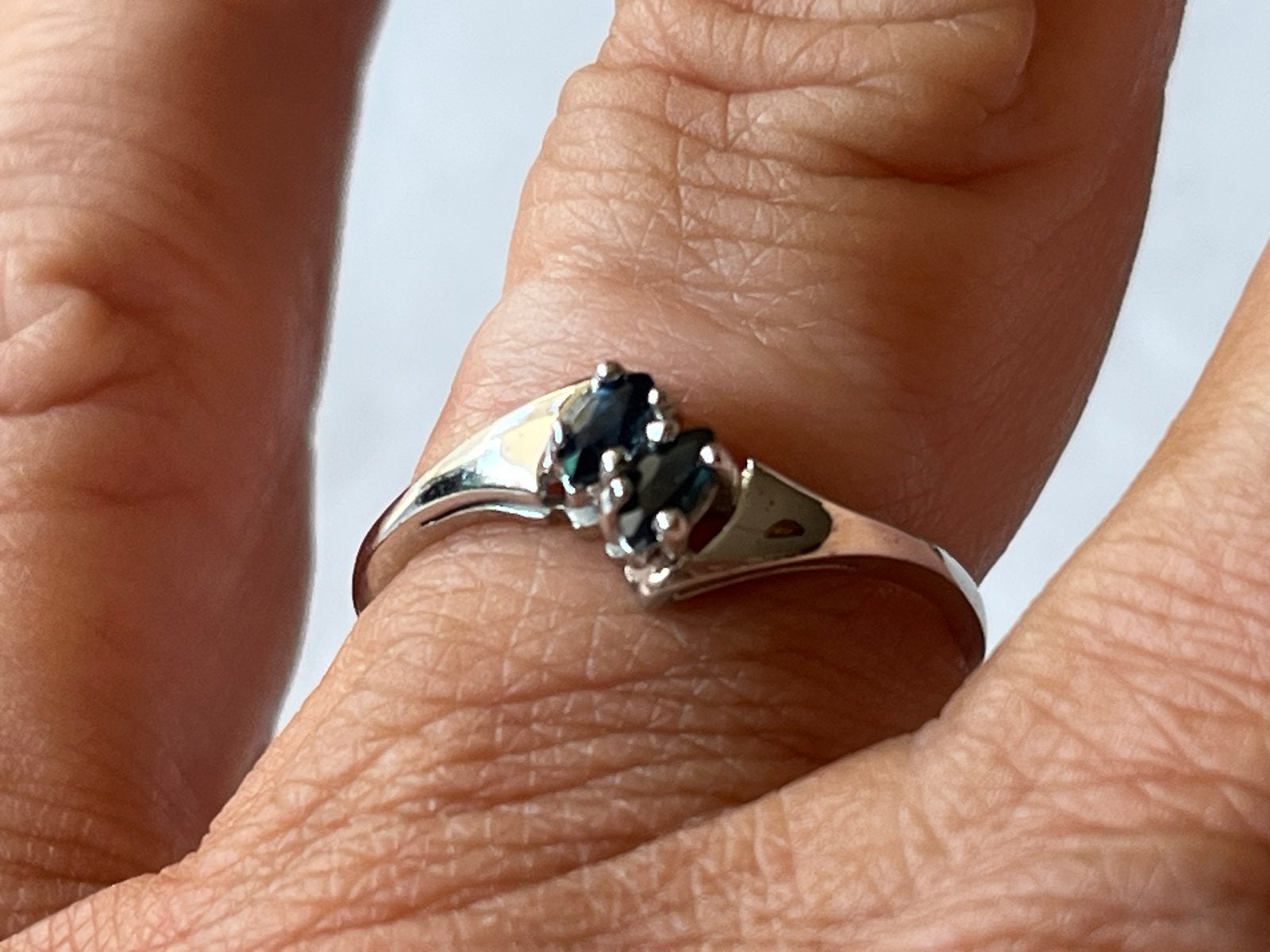 Zilveren ring met blauwe saffier, gekeurd, mooie kwaliteit, Sieraden, Tassen en Uiterlijk, Ringen, Zo goed als nieuw, 17 tot 18