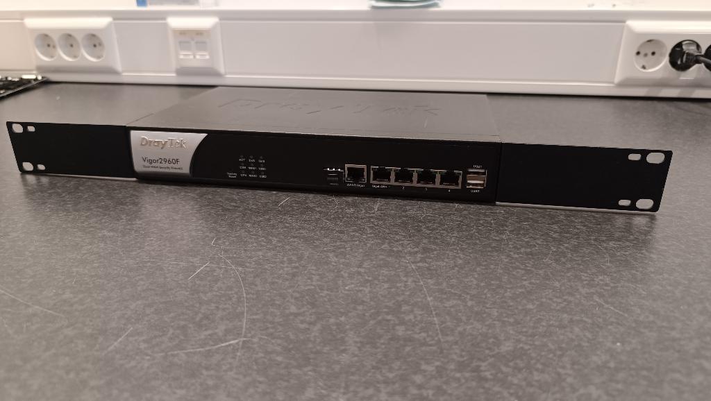 Draytek Vigor 2960 F, Ophalen, Gebruikt, Router, DrayTek Vigor