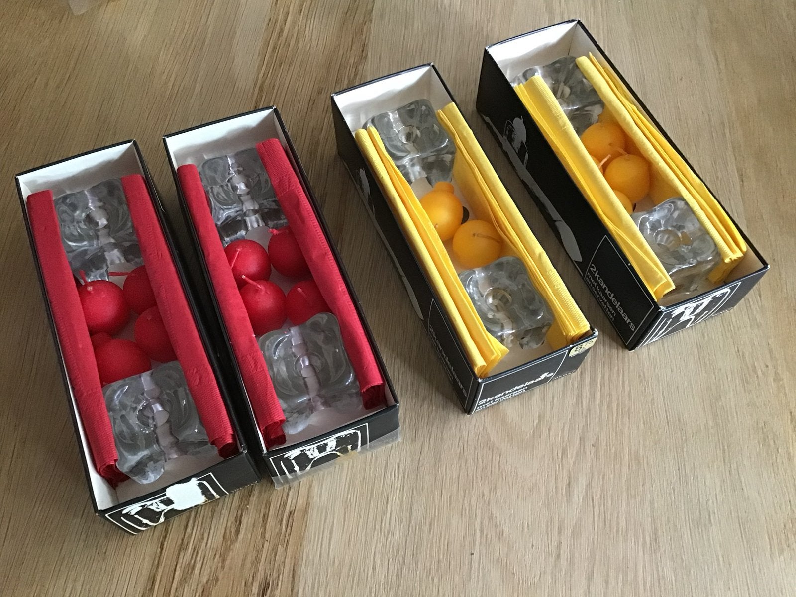 Kandelaars met kaarsen en servetten - 4x set, Ophalen of Verzenden, Nieuw