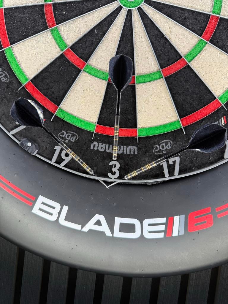 Winmau Michael van Gerwen Trilogy 90% - Dartpijlen, Sport en Fitness, Darts, Ophalen of Verzenden, Nieuw, Pijlen