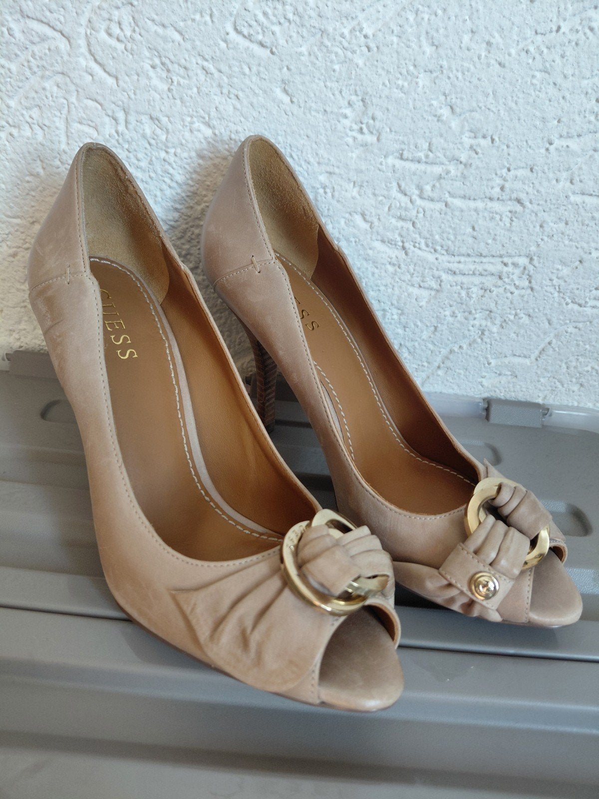 Guess Peep-Toe Pumps - Zo goed als nieuw, Pumps, Guess, Beige, Ophalen of Verzenden