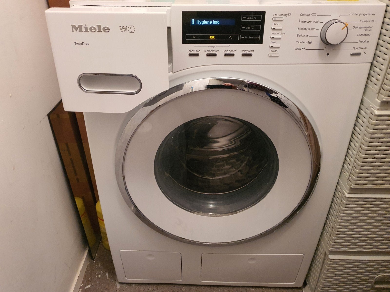 Miele wasmachine W1 Twindos 1600 toeren, 8 tot 10 kg, Ophalen, 1600 toeren of meer, 85 tot 90 cm