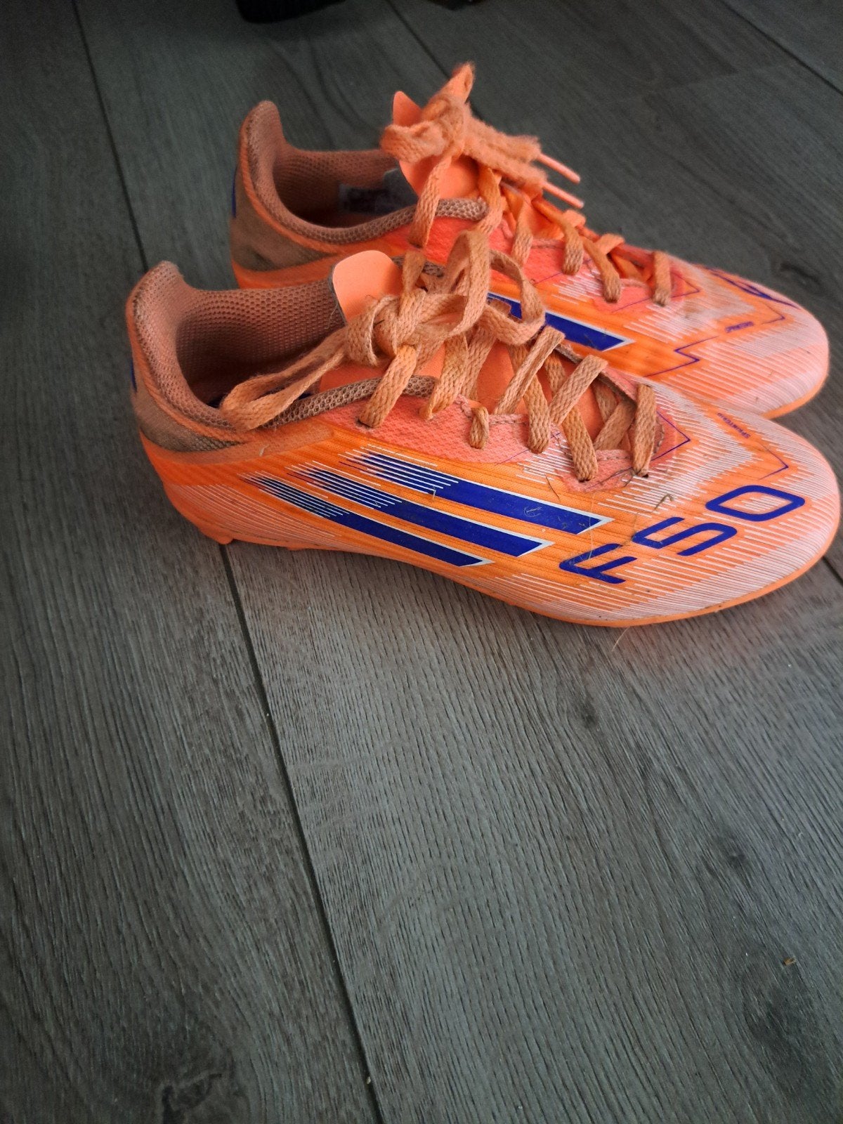 Oranje Adidas F50 voetbalschoenen, Sport en Fitness, Ophalen, Gebruikt, Schoenen