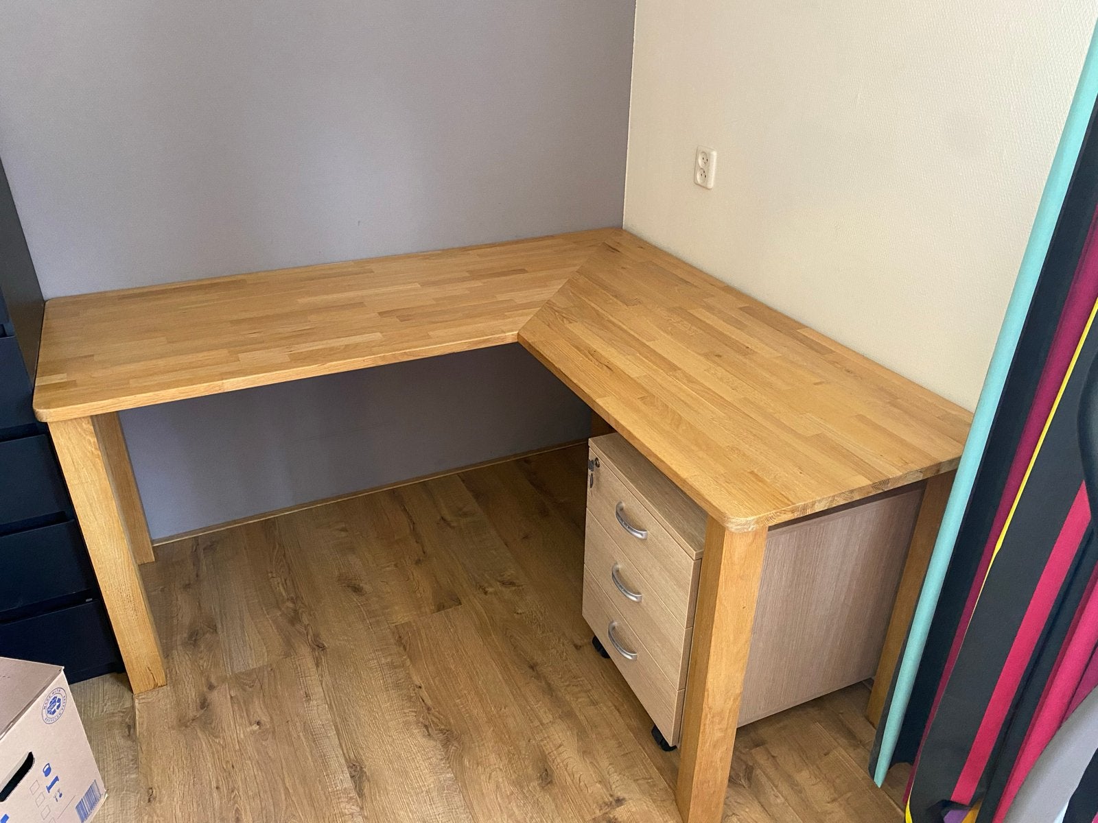 Eiken hoekbureau (zonder het ladeblok) + hoekplank, Huis en Inrichting, Ophalen, Gebruikt, Hout, Hoekbureau