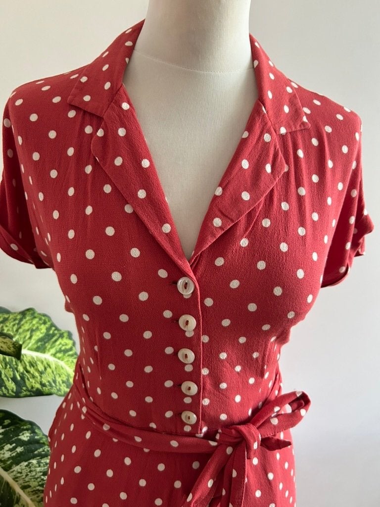 King Louie maat 40 polkadot sheeva jurk rood 3392, Kleding | Dames, Maat 38/40 (M), Ophalen of Verzenden, Zo goed als nieuw, Knielengte
