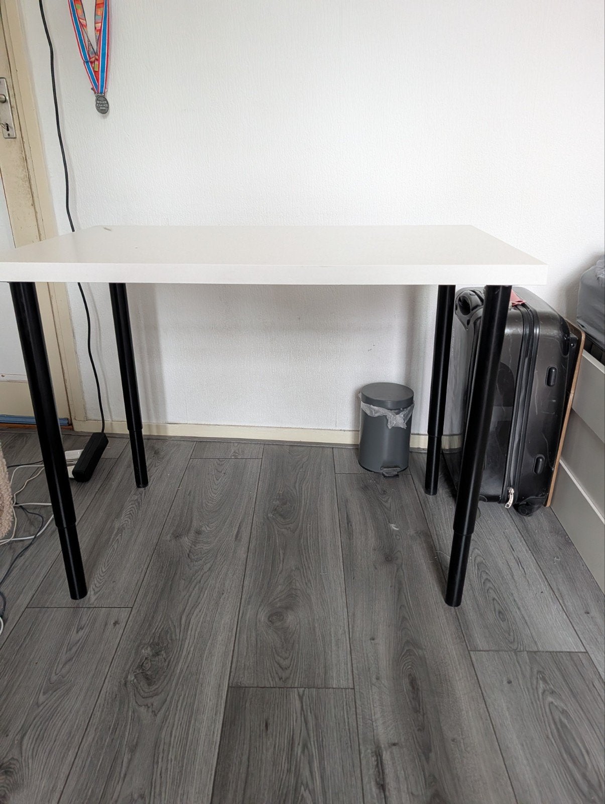 IKEA bureau wit met zwarte verstelbare poten (120x60), Ophalen, Gebruikt, 120 cm, Hout
