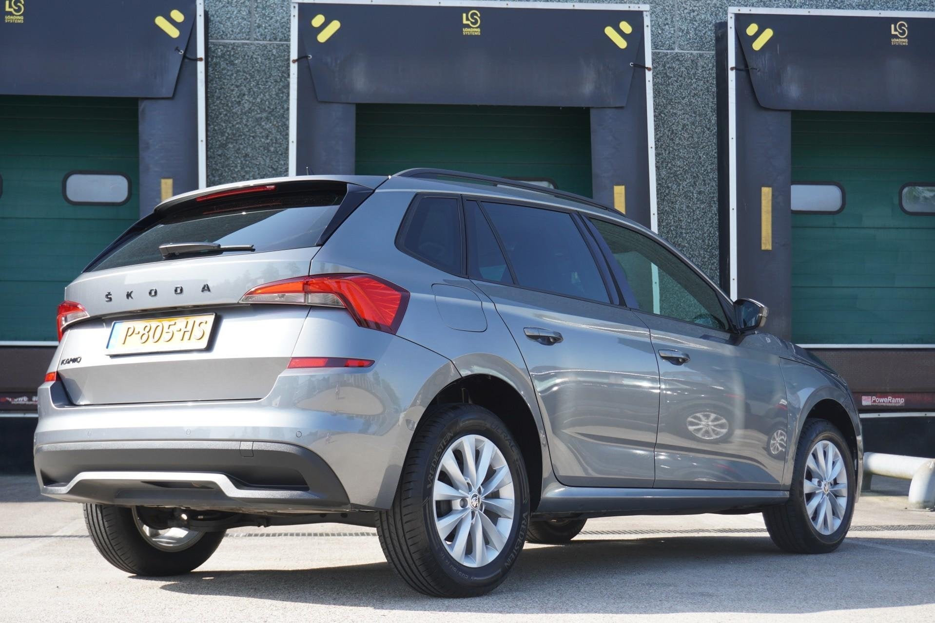 Skoda Kamiq 1.0 TSI 110pk Sport Business | Trekhaak | Apple, Auto's, 12 maanden, Gebruikt, Origineel Nederlands, Handgeschakeld