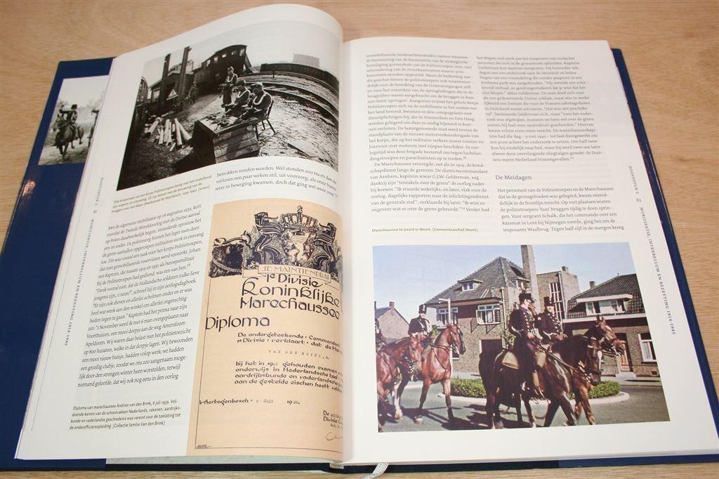 Een krachtig instrument — Marechaussee [1814-2014], Ophalen of Verzenden, Tweede Wereldoorlog, Zo goed als nieuw, Overige onderwerpen