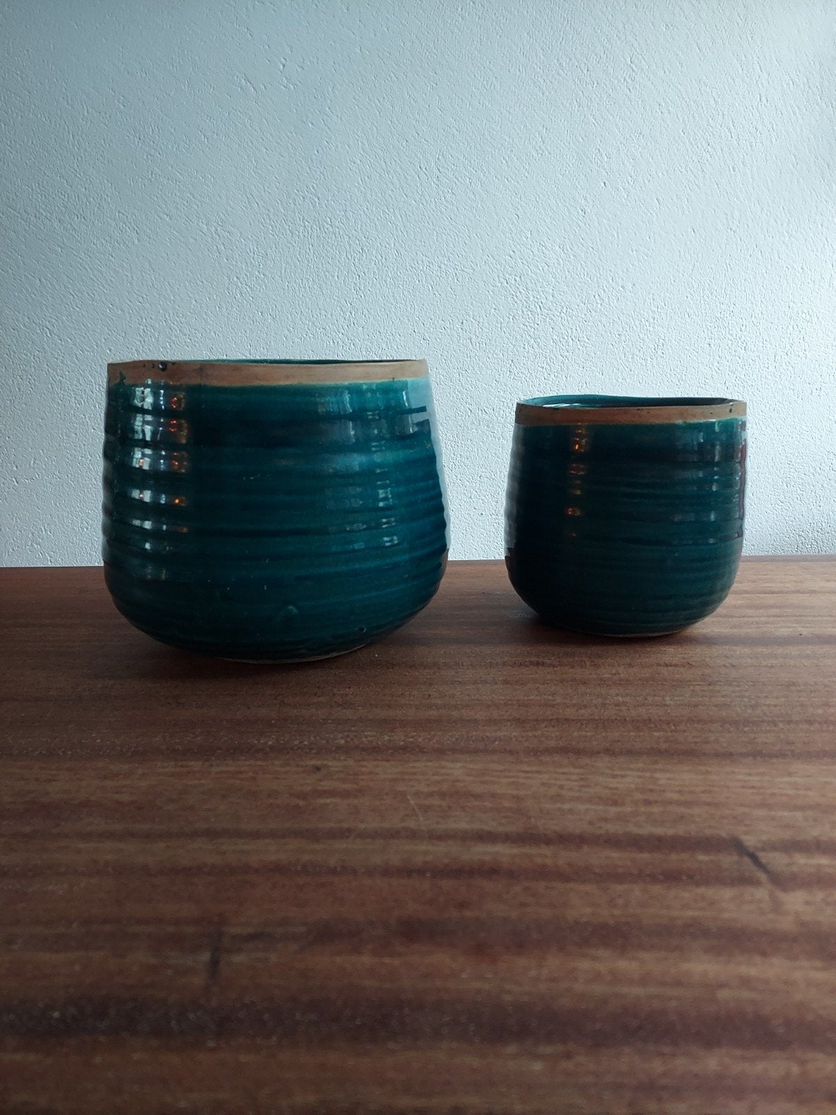 2 blauw groen gekleurde bloempotten, Rond, Ophalen of Verzenden, Aardewerk, Minder dan 40 cm