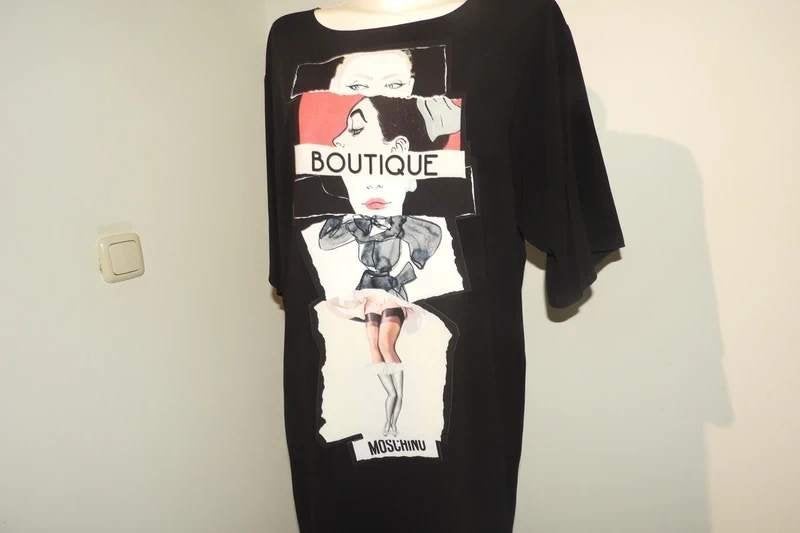 Boutique Moschino mooie jurk print merk voorkant ZGAN D38, Maat 38/40 (M), Verzenden, Zwart, Zo goed als nieuw