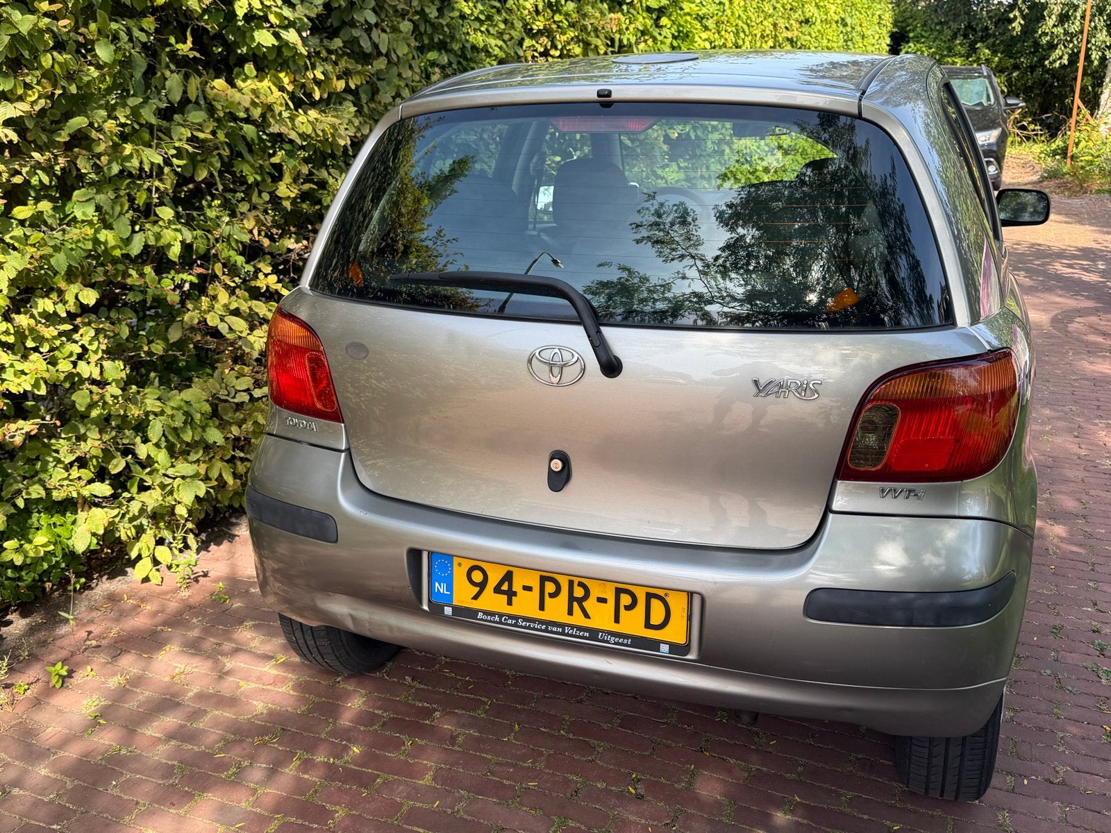 Toyota Yaris 1.3 16V Vvti 5DR 2004 Grijs, Auto's, Voorwielaandrijving, 4 cilinders, 400 kg, Origineel Nederlands