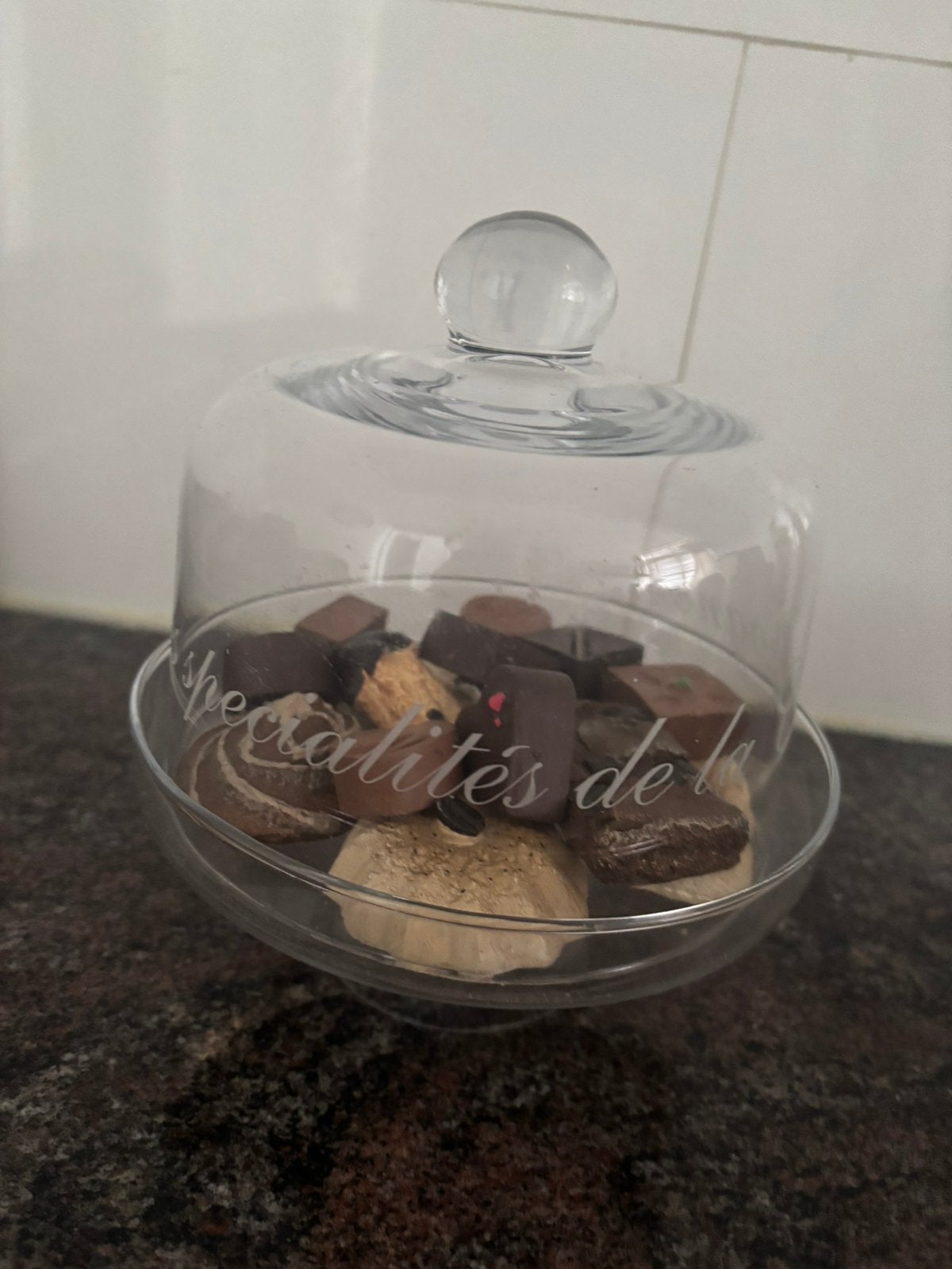 Stolp met decoratie van chocolade en koekjes, Ophalen of Verzenden, Zo goed als nieuw