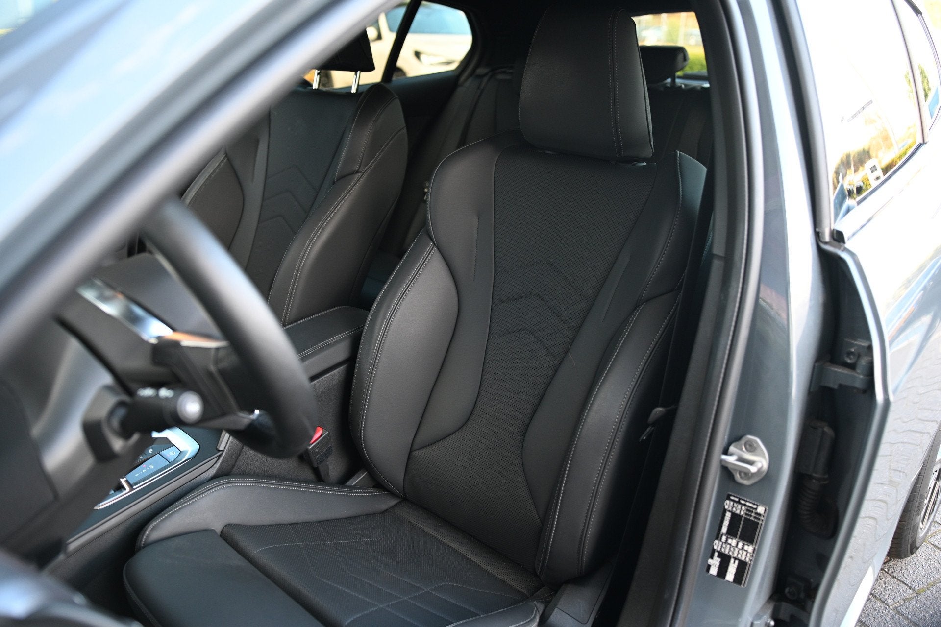 BMW 1 Serie 120 M Sport Automaat / Sportstoelen / Achteruitr, Dealer onderhouden, Gebruikt, 156 pk, Met garantie (alle)