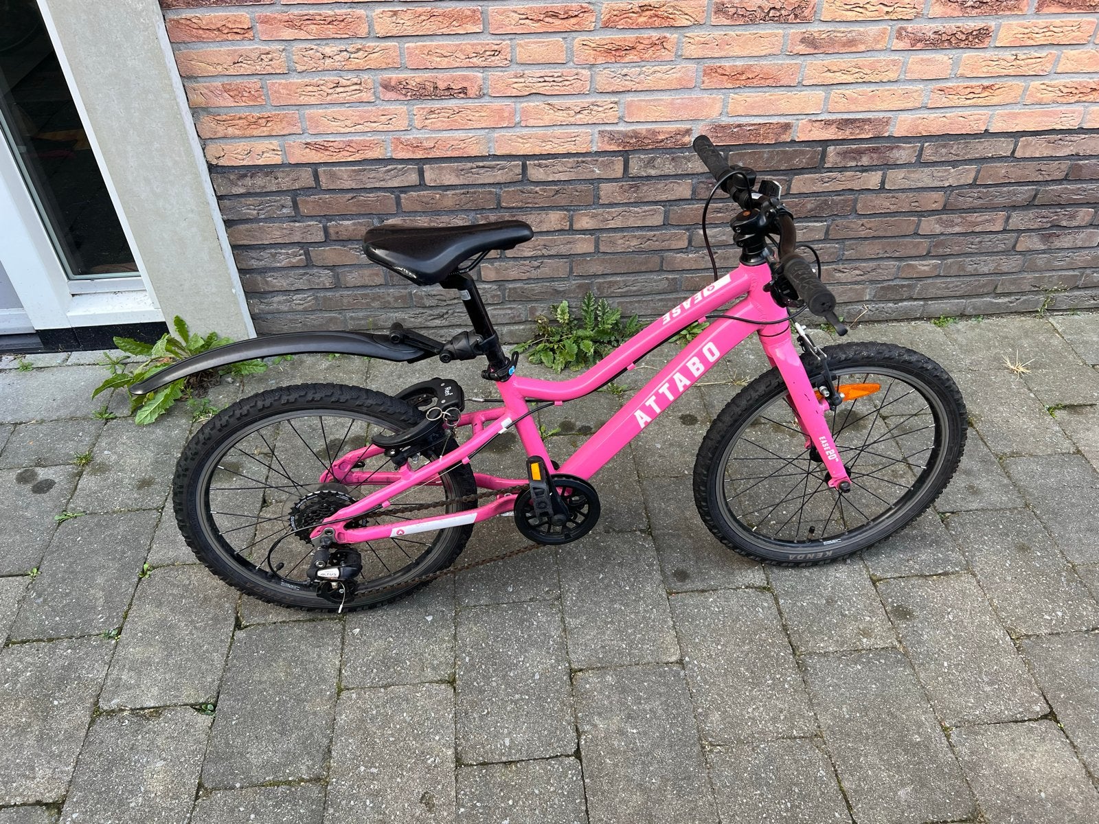 Roze Attabo kinderfiets 20 inch met slot en verlichting