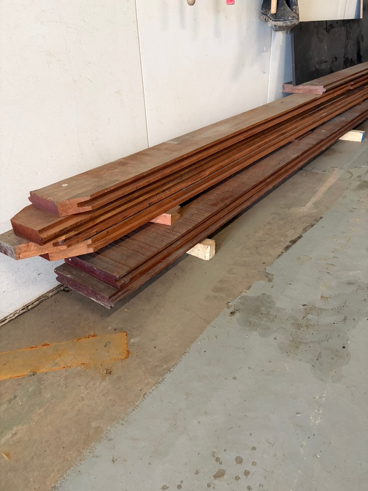 Hardhout damwand angelim vermelho 550cm, Ophalen, Planken, Zo goed als nieuw, Hardhout