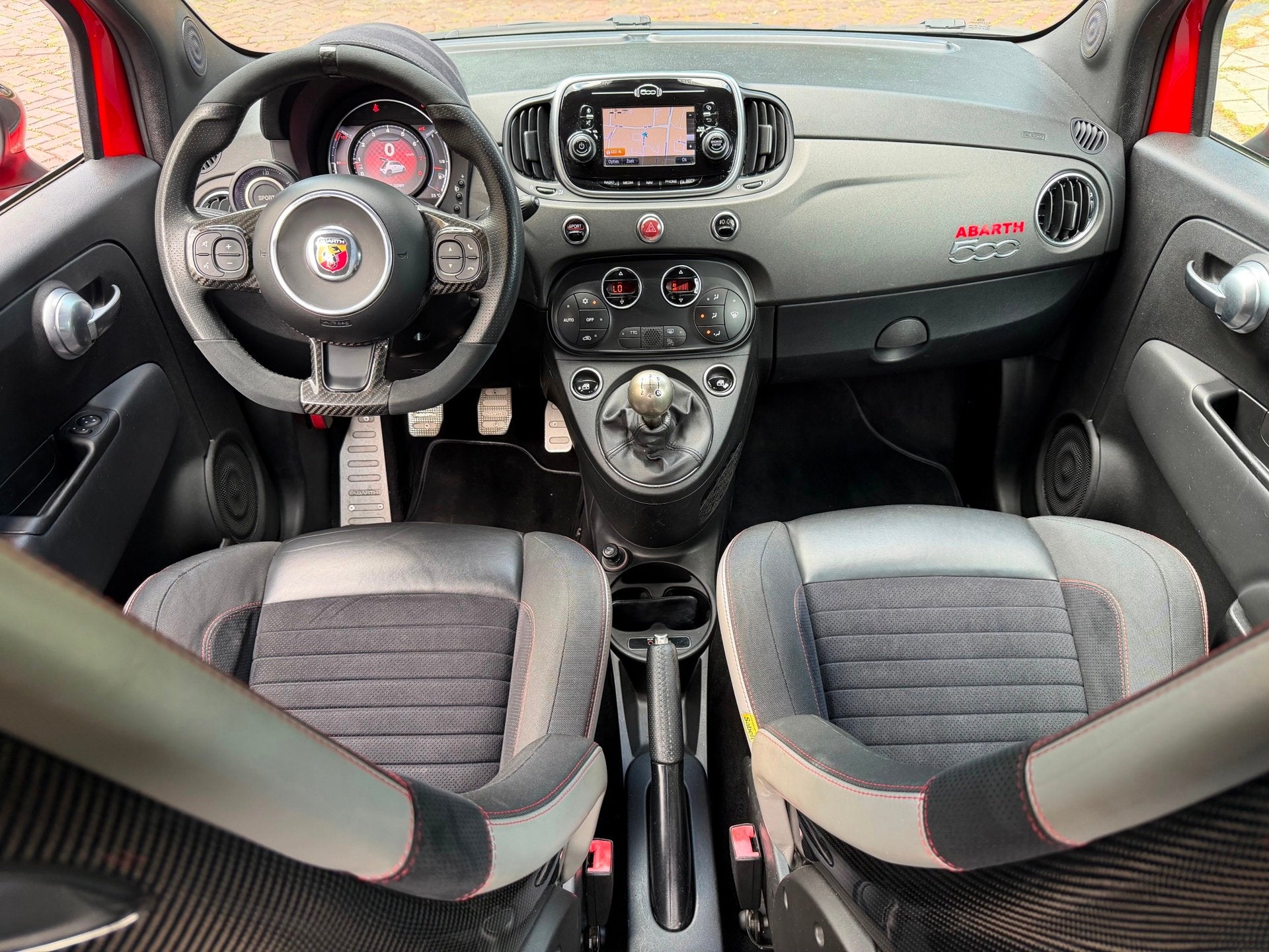 Fiat 500 1.4 T-Jet Abarth Competizione 595 Carbon Sabelt G T, Gebruikt, Zwart, 4 cilinders, 4 stoelen
