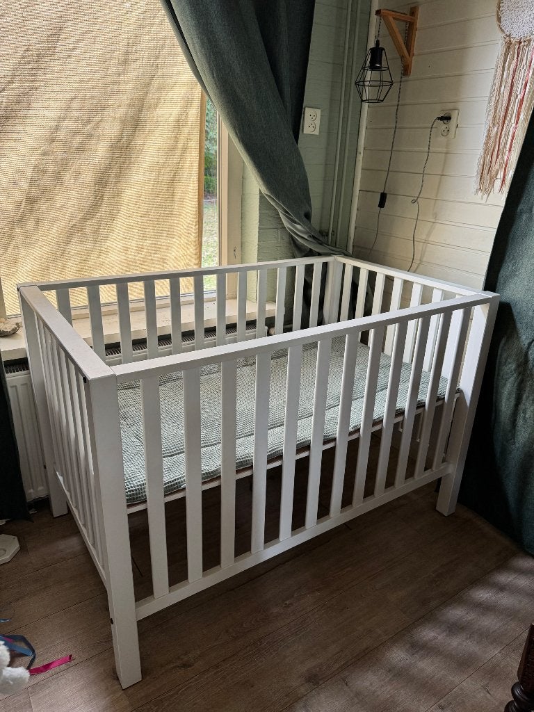 Witte tweelingbox met groen boxkleed, Kinderen en Baby's, Ophalen, Zo goed als nieuw, Rechthoekig, In hoogte verstelbaar