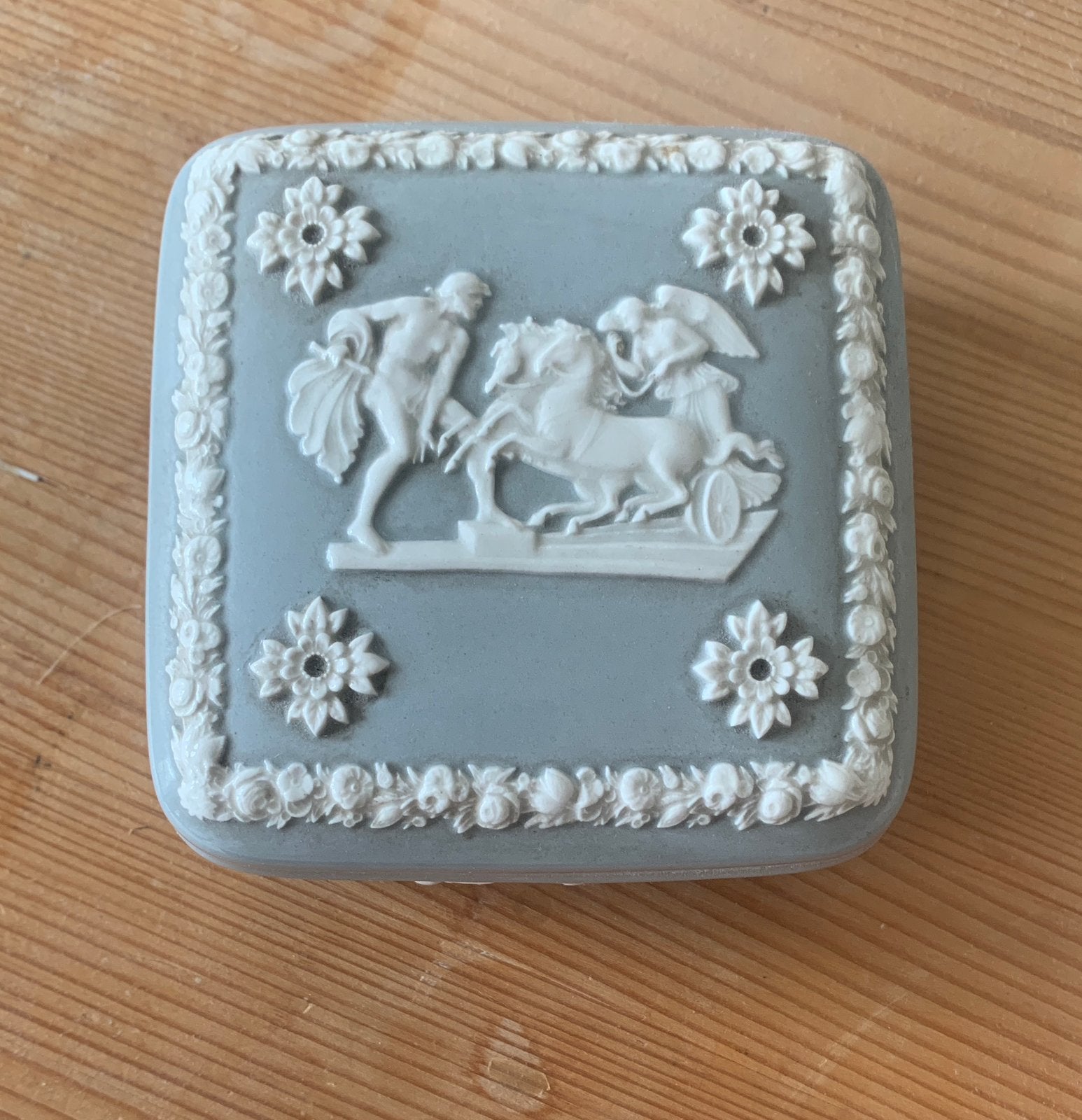 Wedgwood Jasperware dekseldoosje, Ophalen of Verzenden