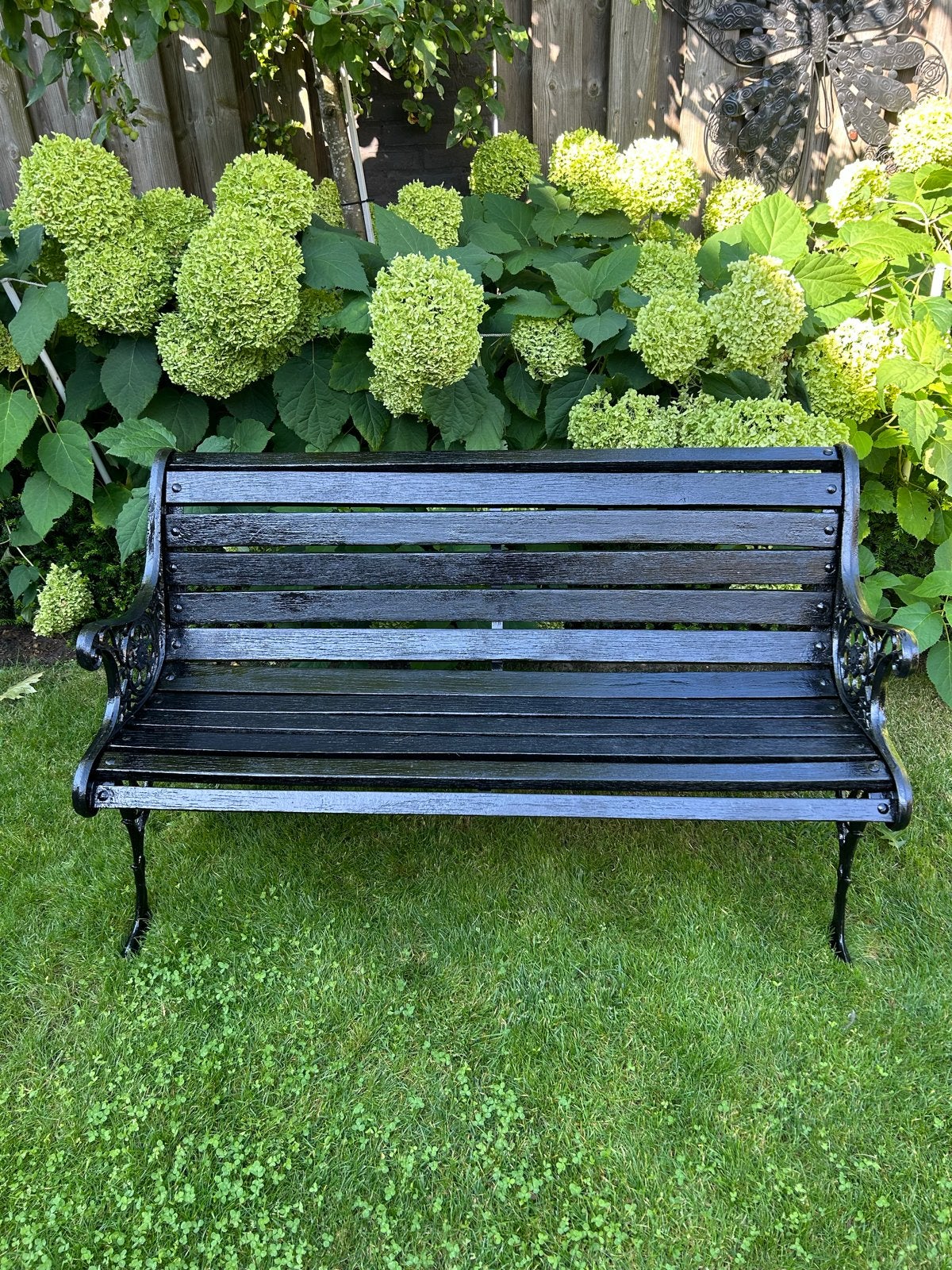 Vintage gietijzeren tuinbank met leeuwenkopjes, Tuin en Terras, Ophalen, Gebruikt, Hout