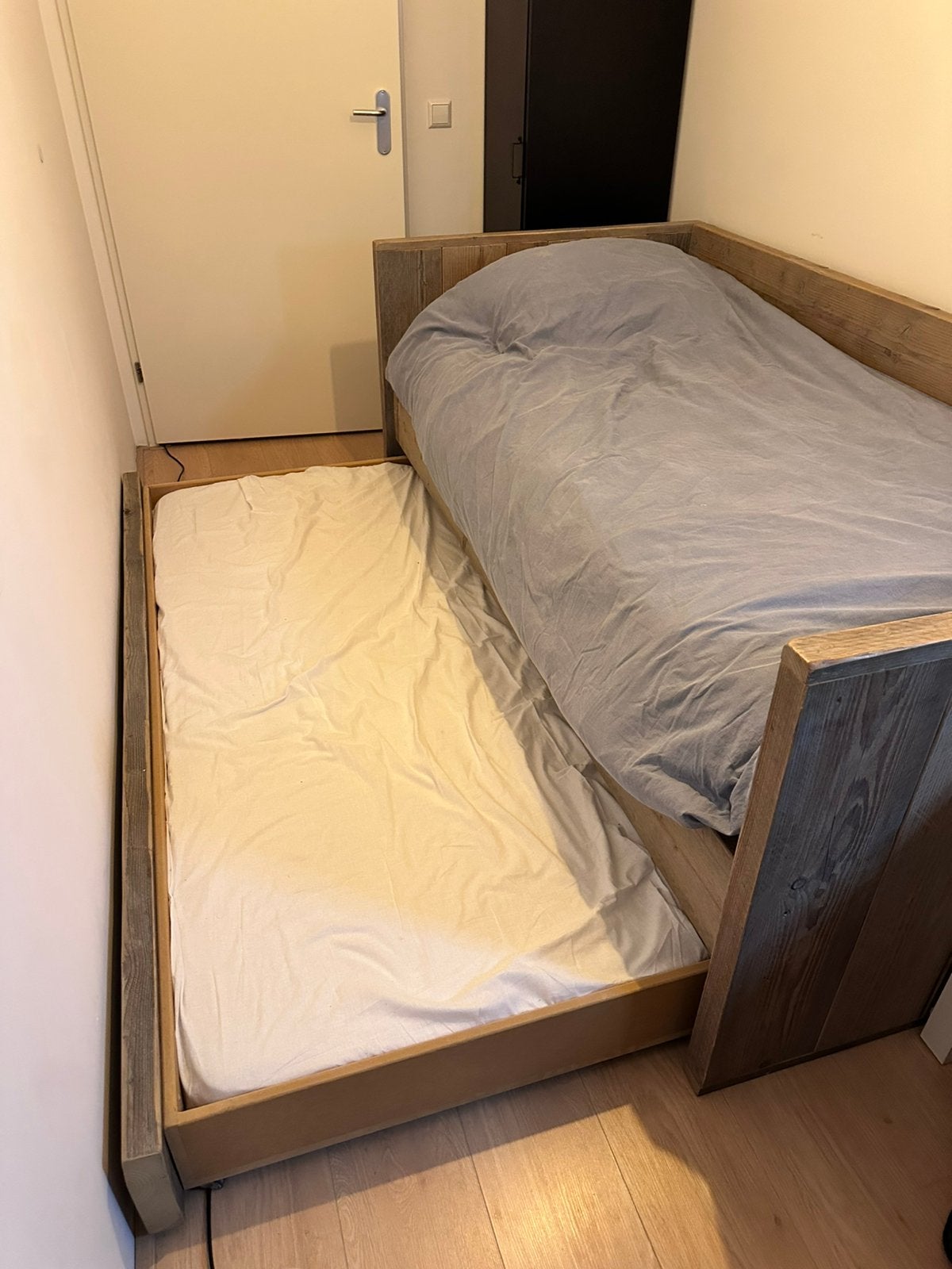 Stoer steigerhouten jongensbed 90 x 200 met logeer lade, Ophalen, Zo goed als nieuw, Eenpersoons