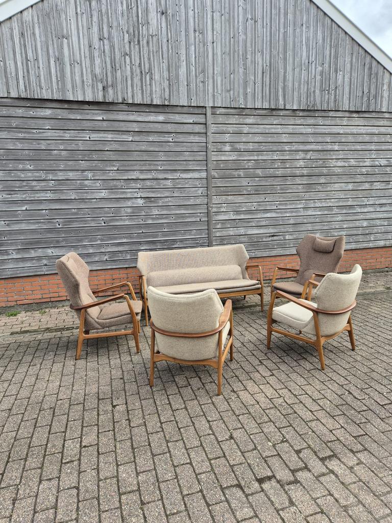Deense zithoek: 4 fauteuils en bank van Aksel Bender Madsen, Huis en Inrichting, Ophalen, Overige maten, Zo goed als nieuw, Rechte bank
