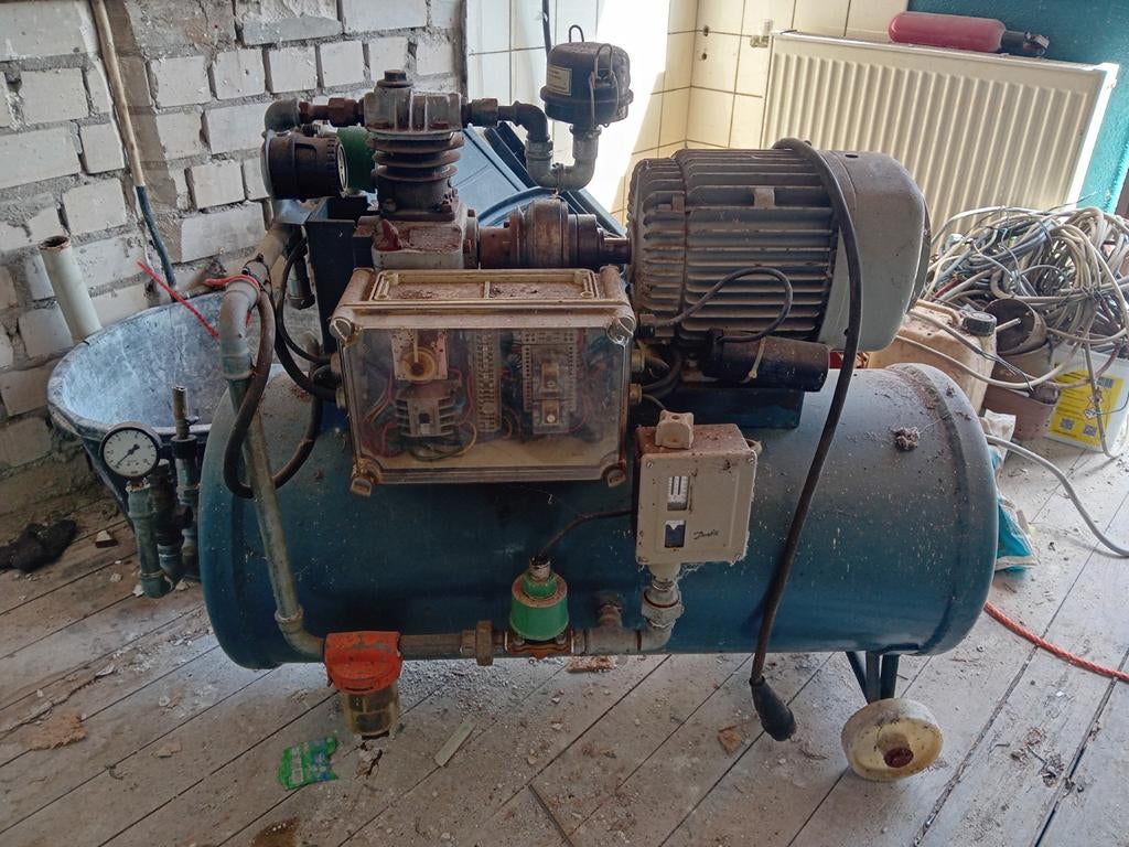 Knorr-Bremse compressor, Doe-het-zelf en Verbouw, Compressors, 100 liter of meer, Ophalen of Verzenden, Gebruikt