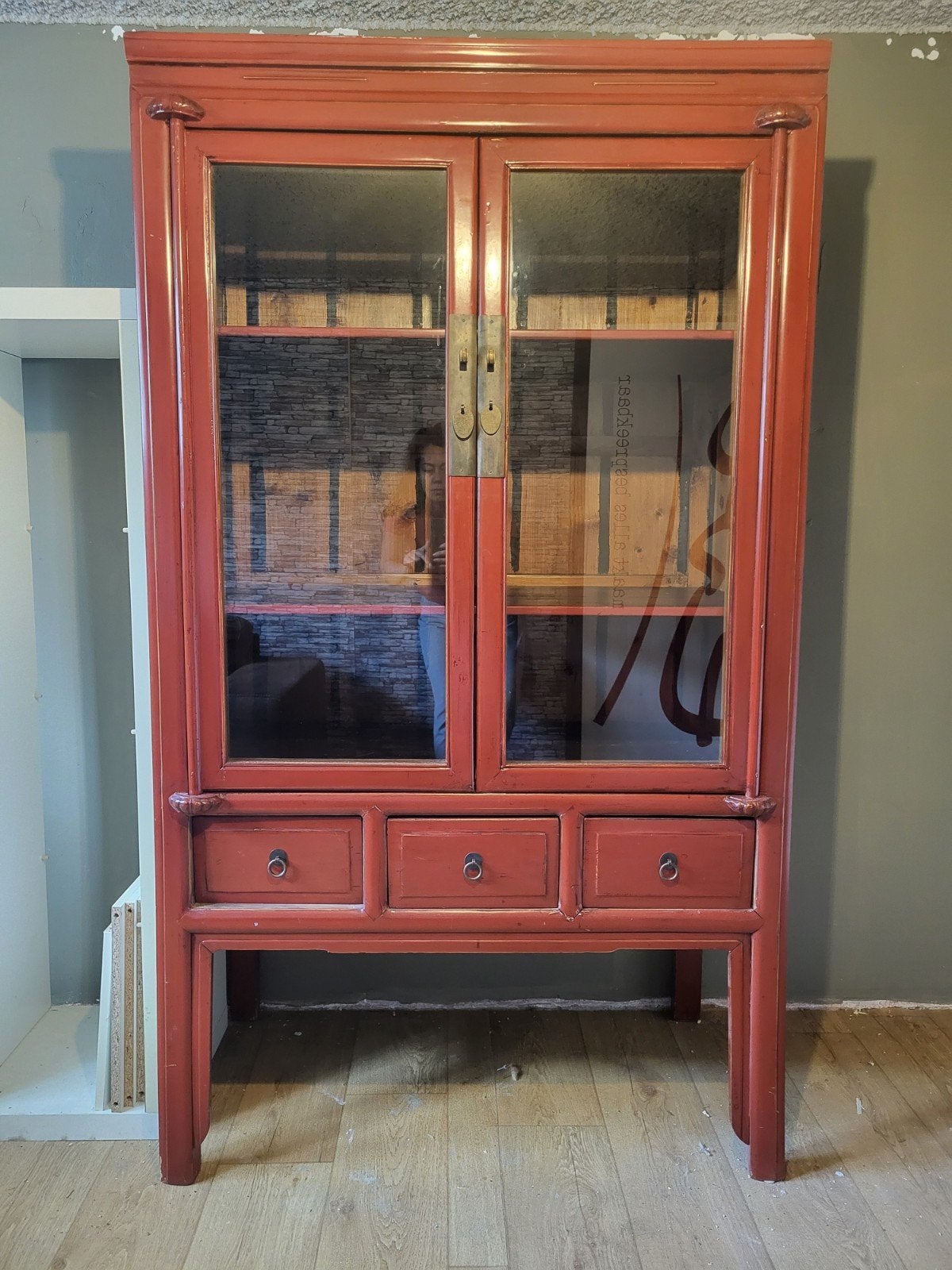 Unieke oude houten Chinese vitrine kast, Huis en Inrichting, Ophalen of Verzenden