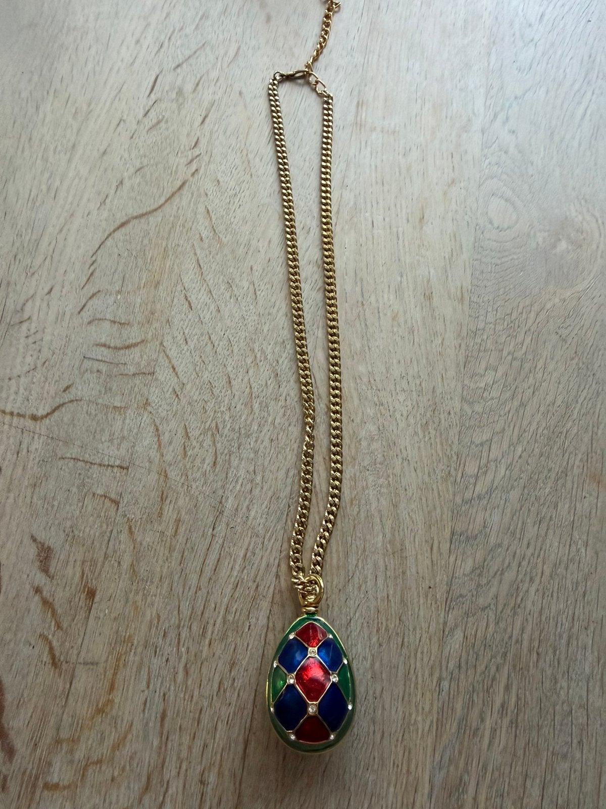 Oud emaille eivormige hanger aan goudkleurige ketting, Sieraden, Tassen en Uiterlijk, Ophalen of Verzenden, Zo goed als nieuw